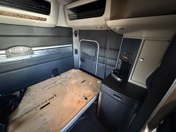 PETERBILT 589 2025 19