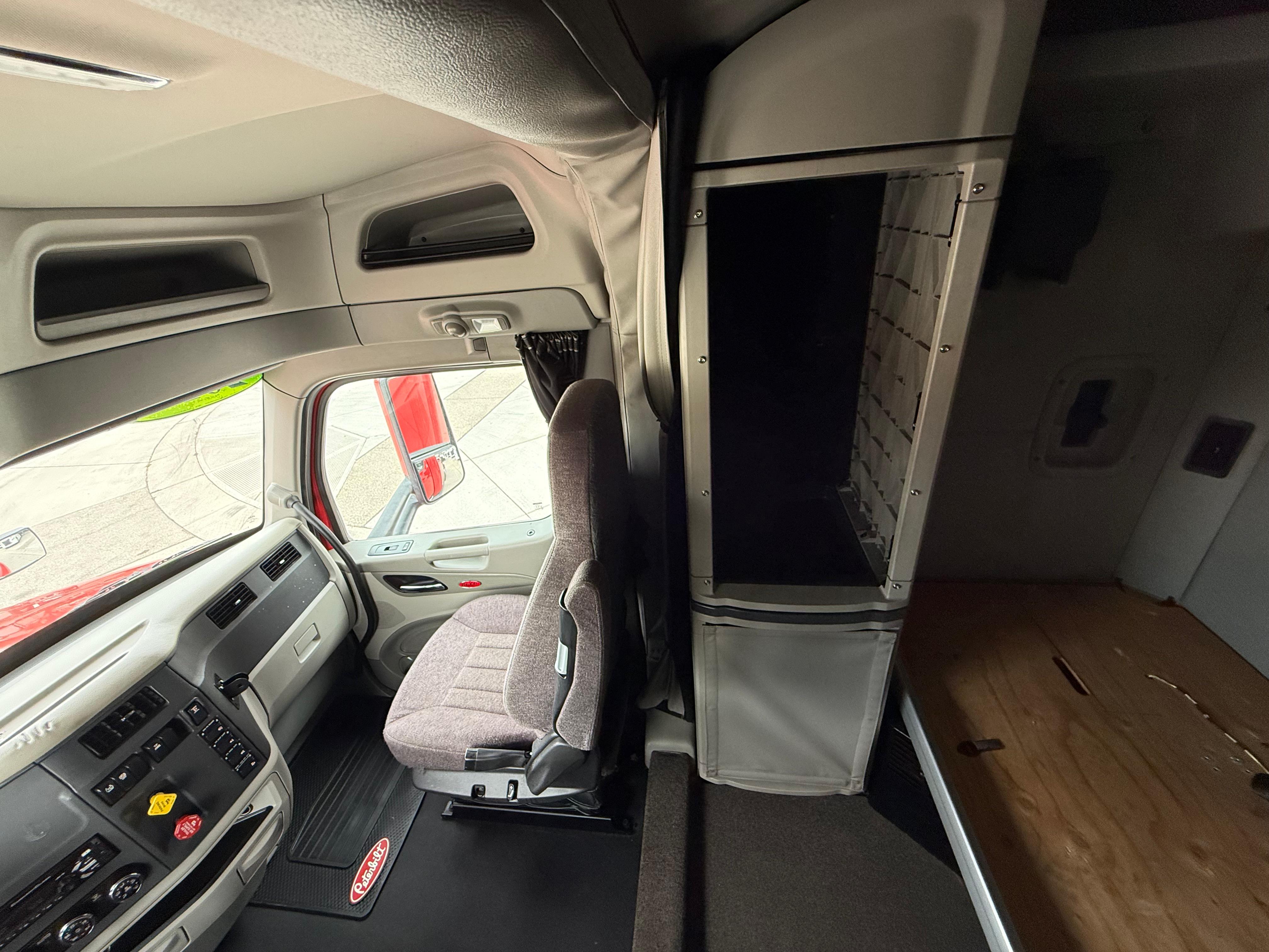 2019 PETERBILT 579 - image 9