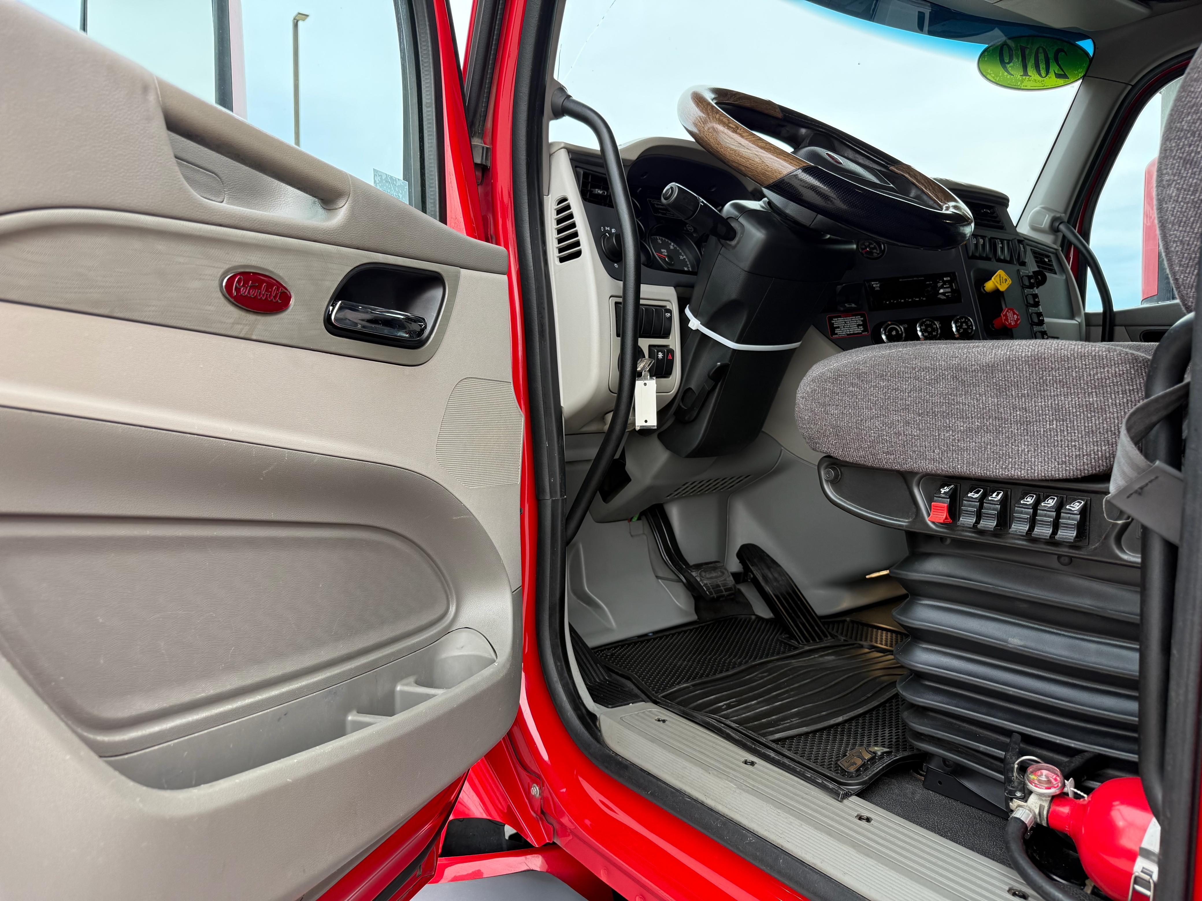 2019 PETERBILT 579 - image 13