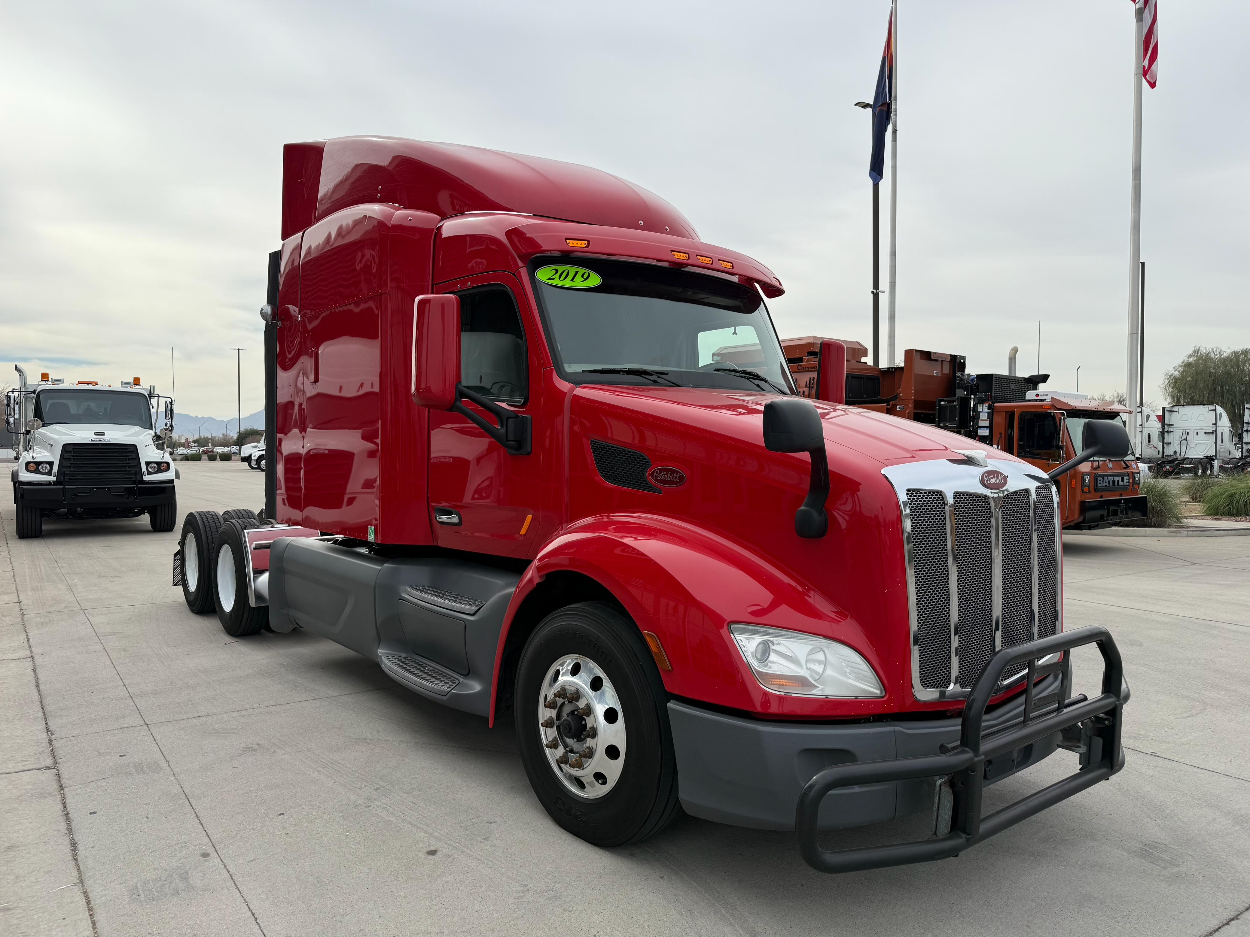 2019 PETERBILT 579 - image 2