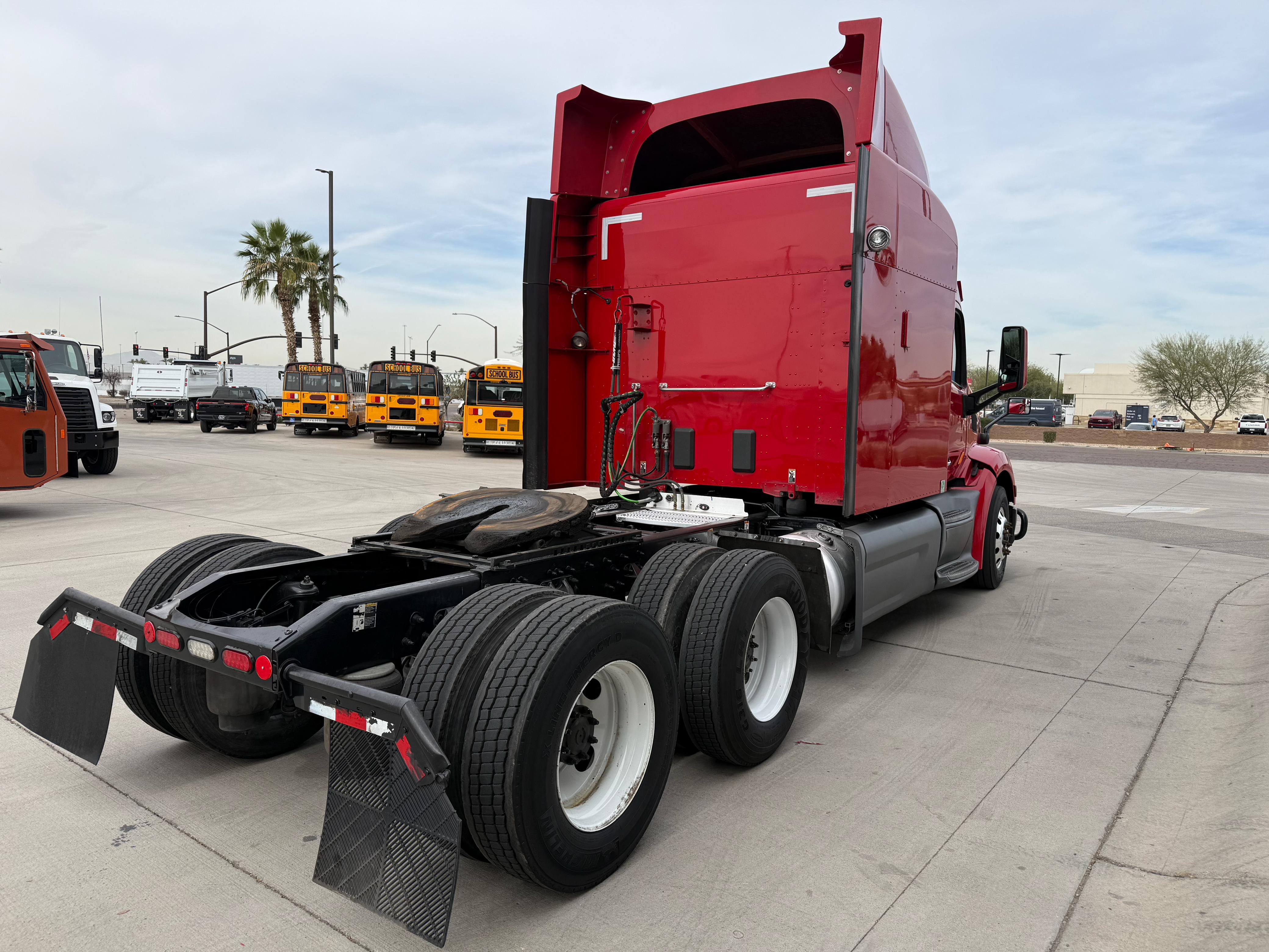 2019 PETERBILT 579 - image 6