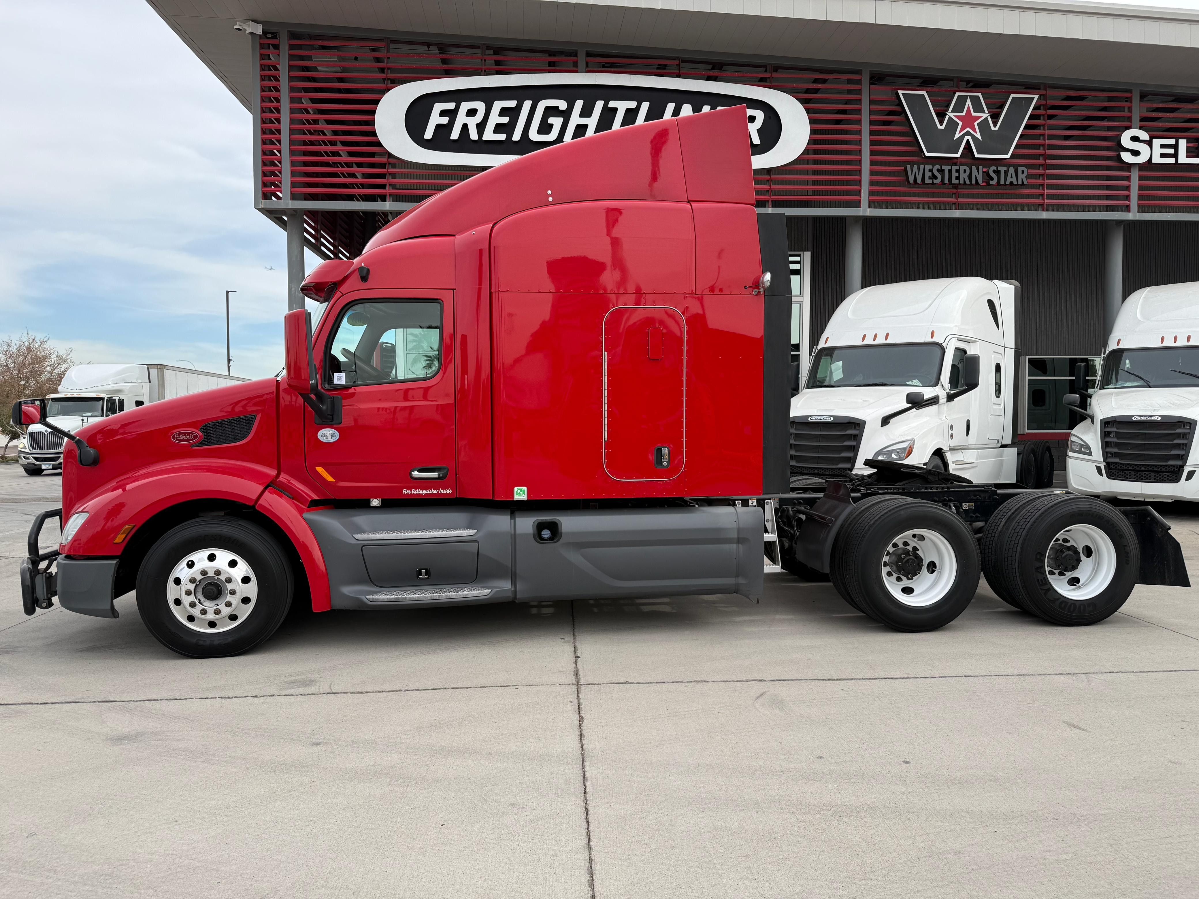 2019 PETERBILT 579 - image 8