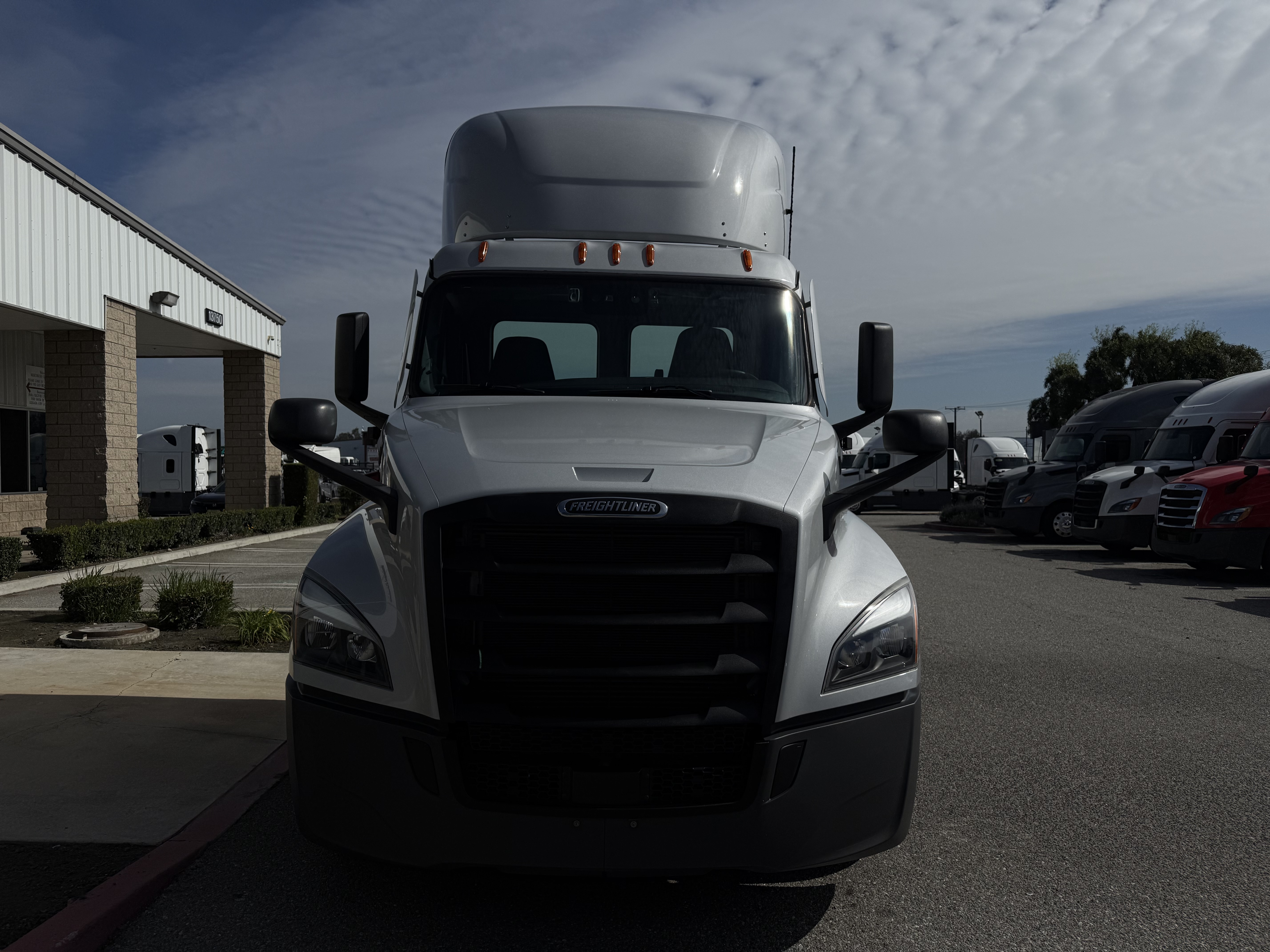 2024 FREIGHTLINER CASCADIA 126DC - image 1