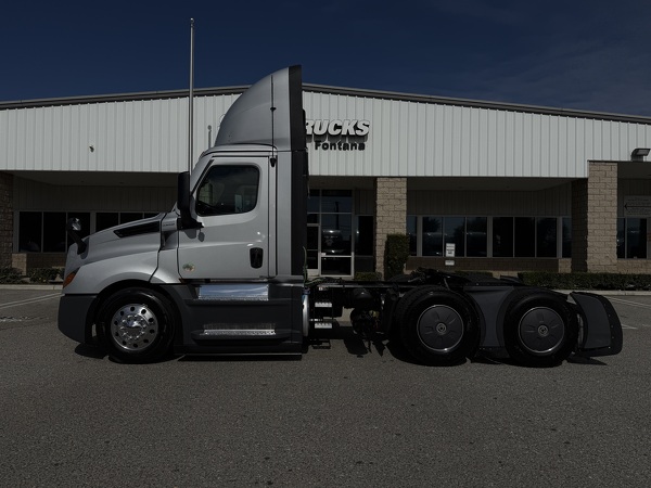 FREIGHTLINER CASCADIA 126DC 2024