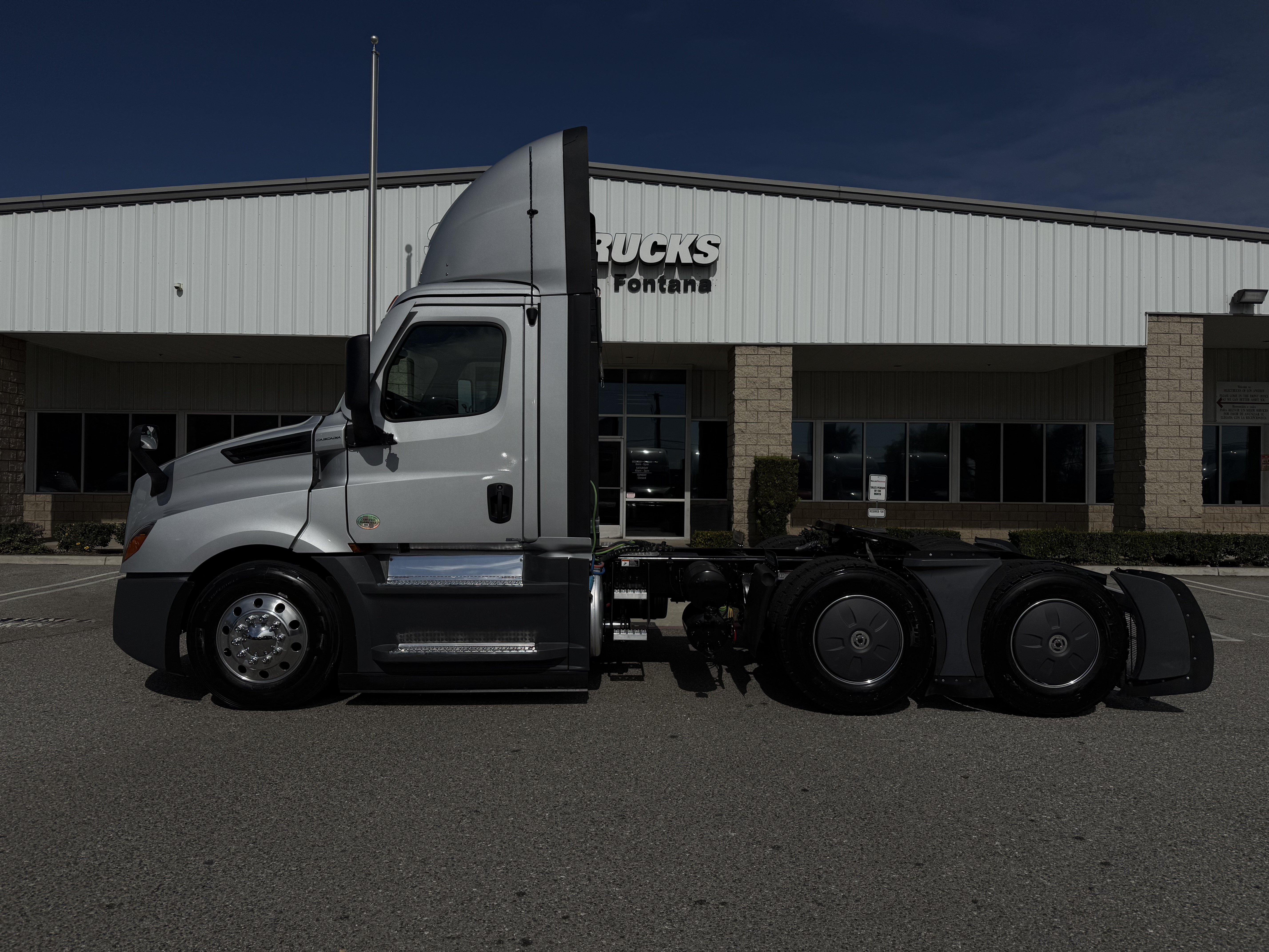 2024 FREIGHTLINER CASCADIA 126DC - image 3