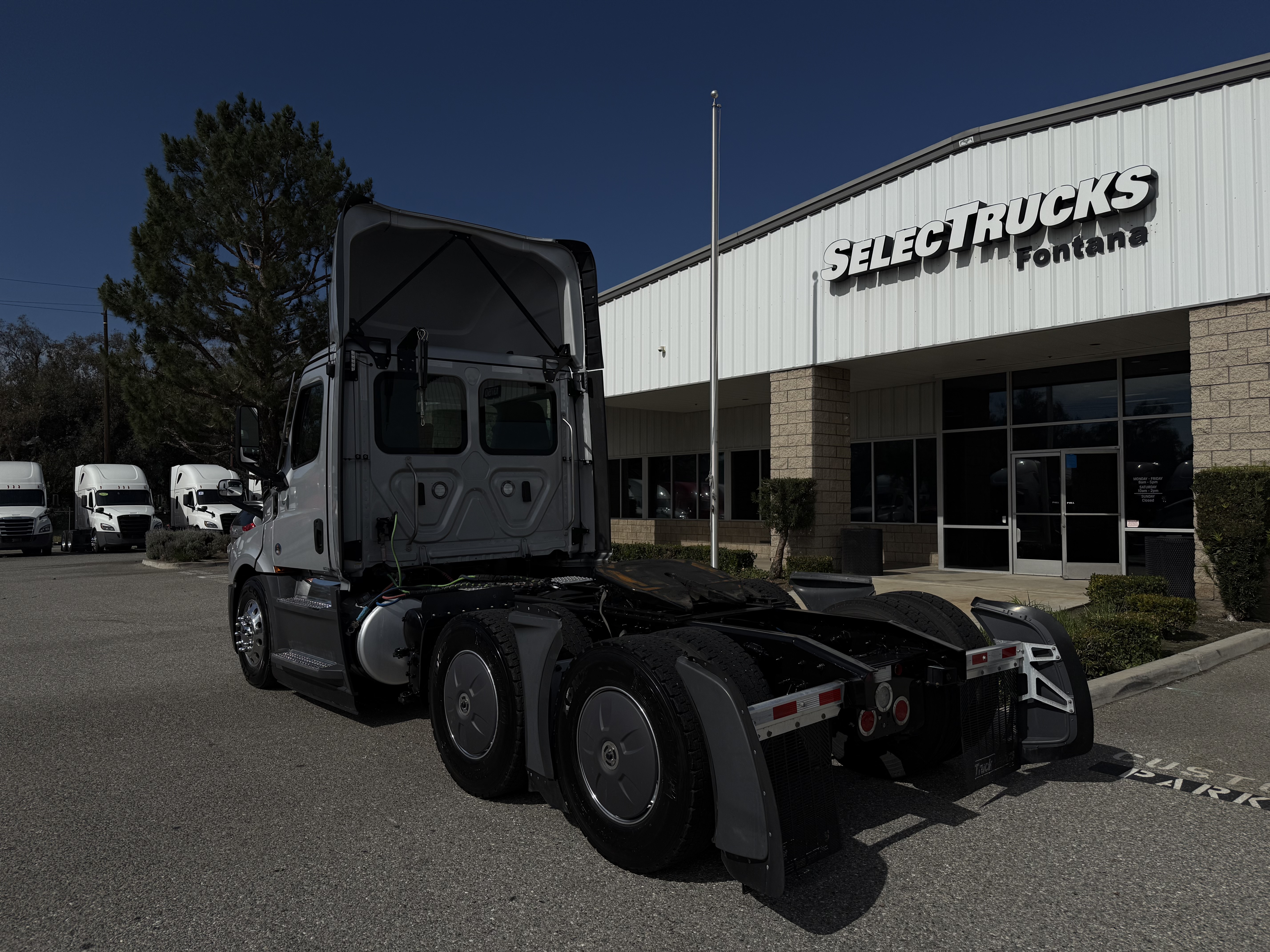 2024 FREIGHTLINER CASCADIA 126DC - image 4