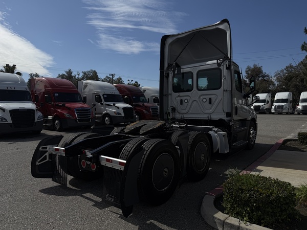 FREIGHTLINER CASCADIA 126DC 2024