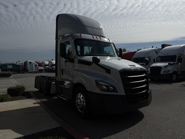FREIGHTLINER CASCADIA 126DC 2024