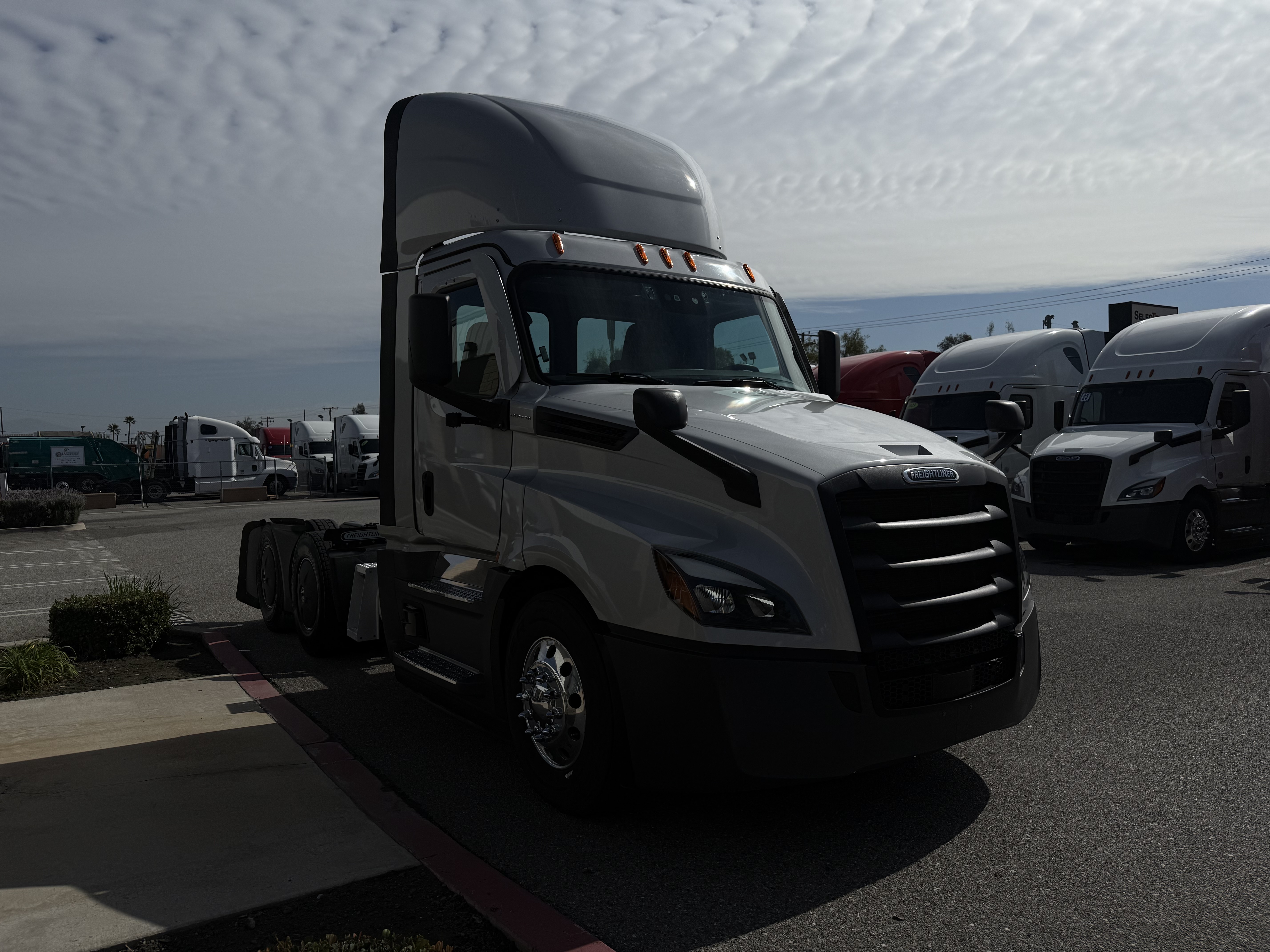 2024 FREIGHTLINER CASCADIA 126DC - image 8