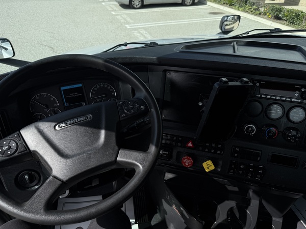 FREIGHTLINER CASCADIA 126DC 2024