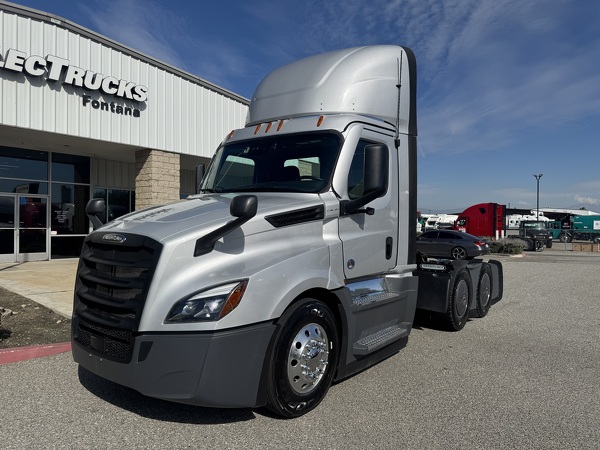 FREIGHTLINER CASCADIA 126DC 