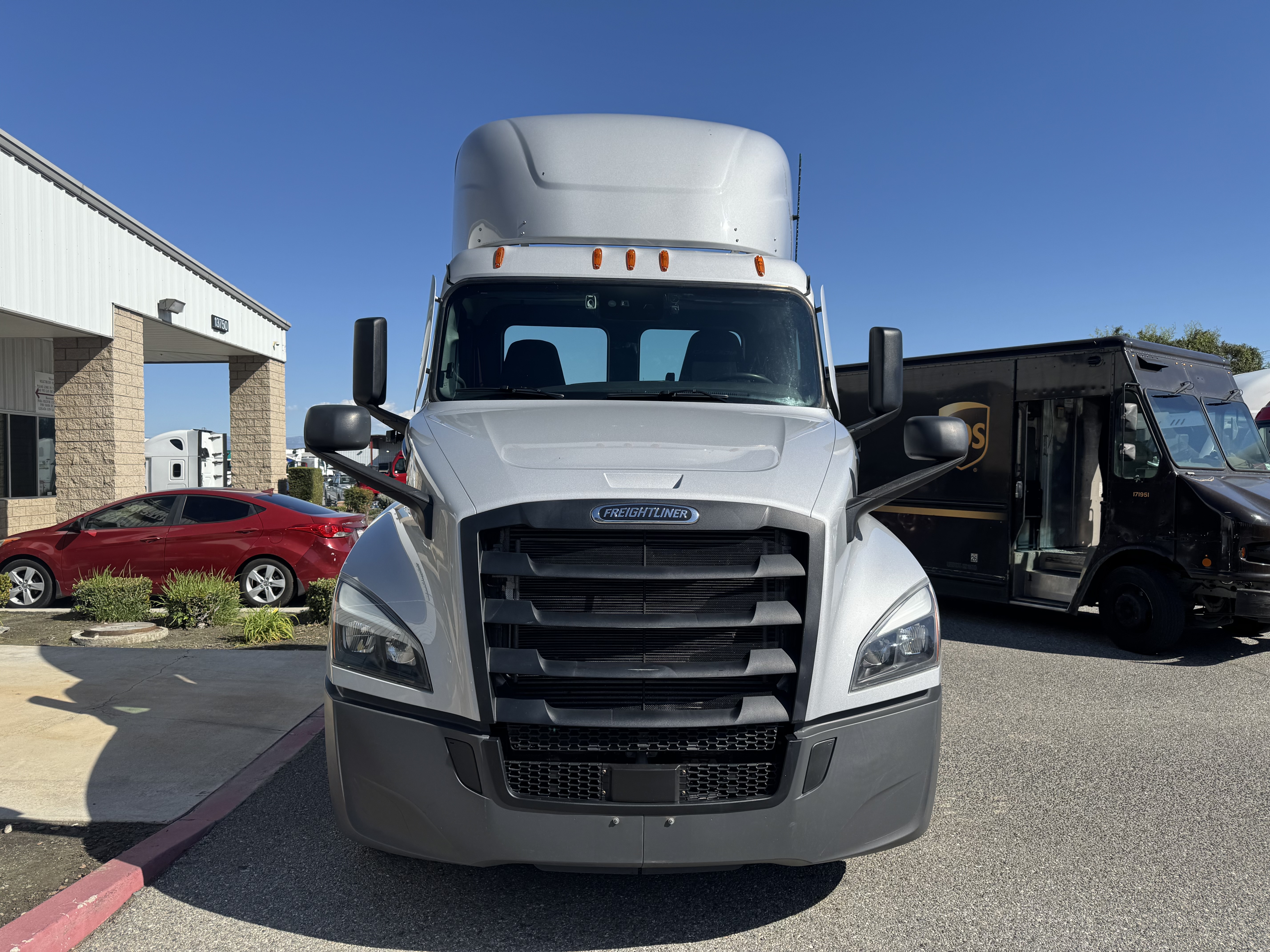 2024 FREIGHTLINER CASCADIA 126DC - image 2