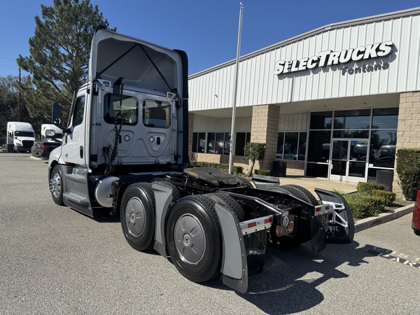 FREIGHTLINER CASCADIA 126DC 2024