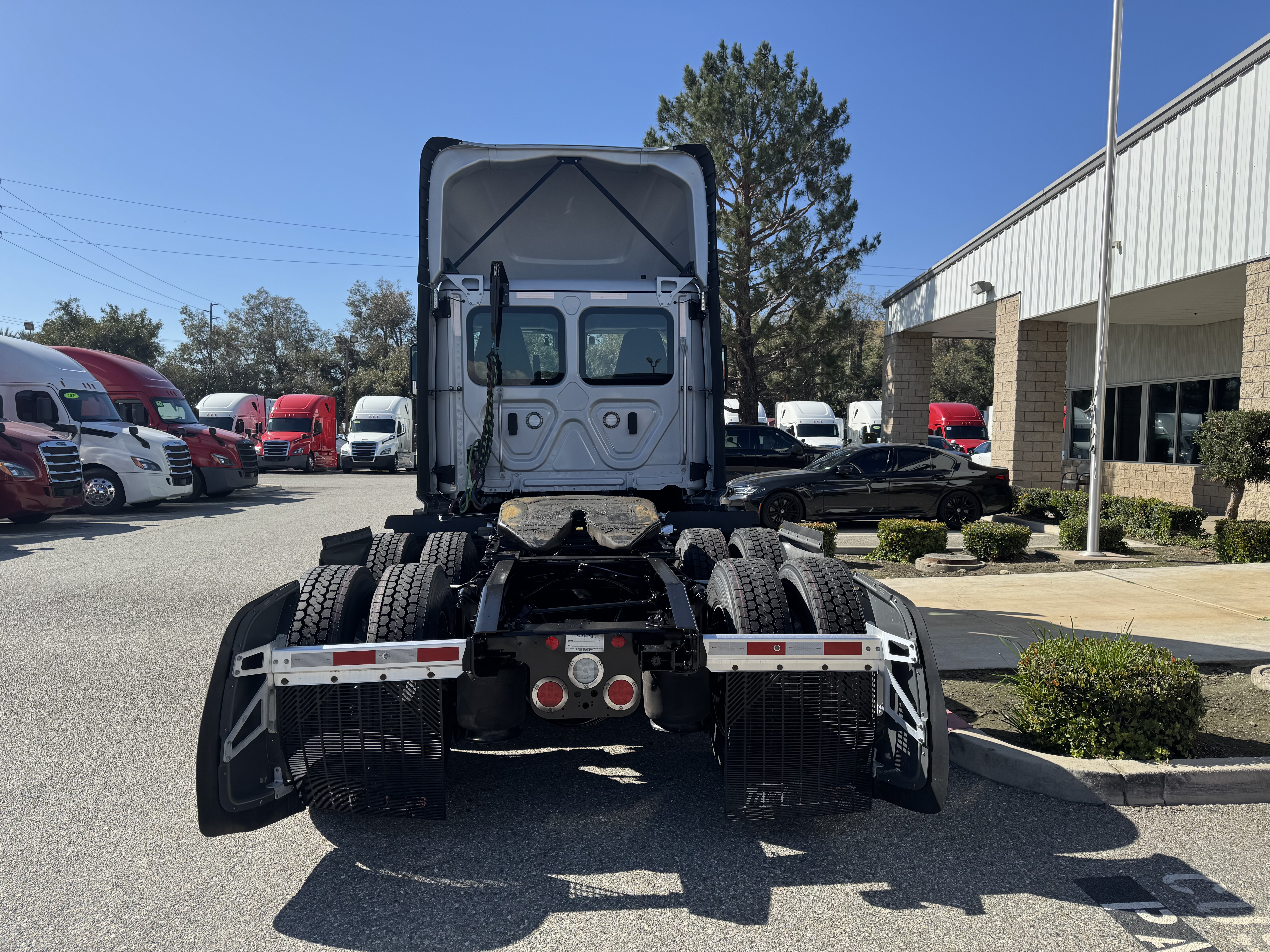 2024 FREIGHTLINER CASCADIA 126DC - image 5