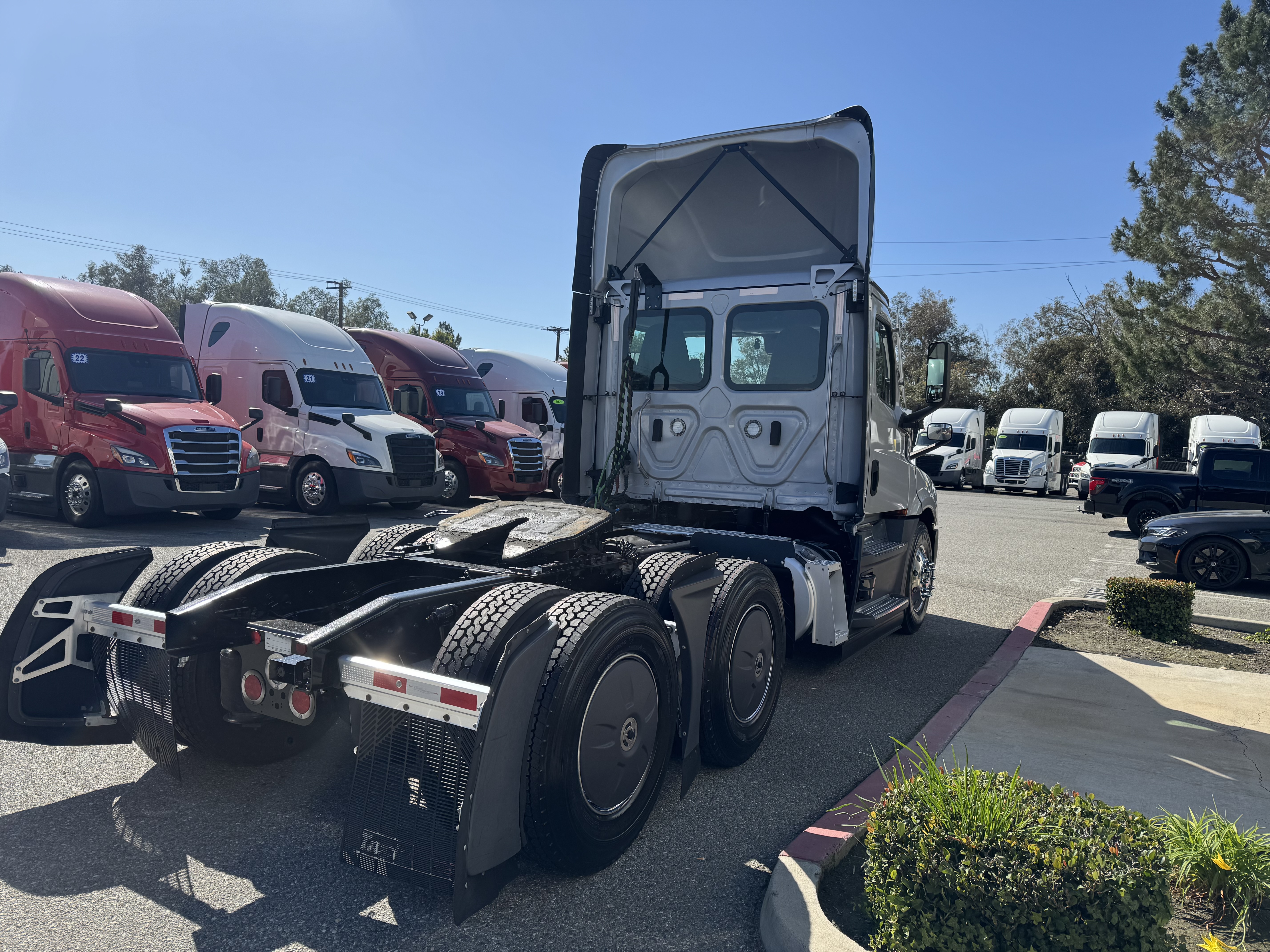 2024 FREIGHTLINER CASCADIA 126DC - image 6