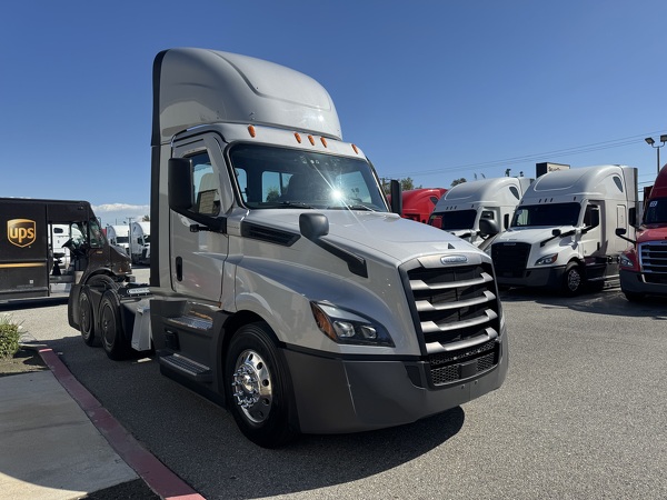 FREIGHTLINER CASCADIA 126DC 2024