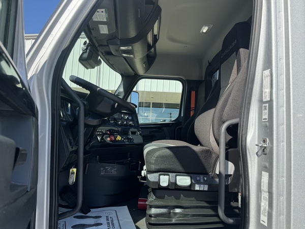 FREIGHTLINER CASCADIA 126DC 2024