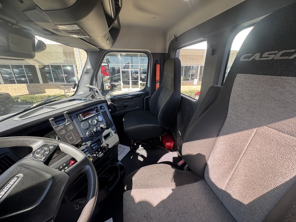 FREIGHTLINER CASCADIA 126DC 2024