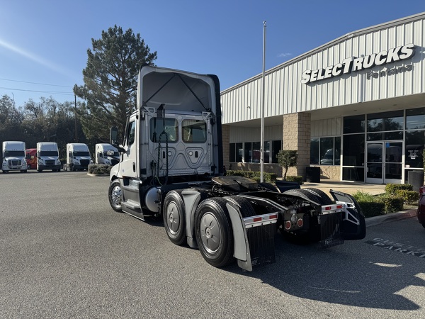 FREIGHTLINER CASCADIA 126DC 2024