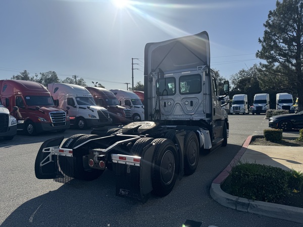 FREIGHTLINER CASCADIA 126DC 2024