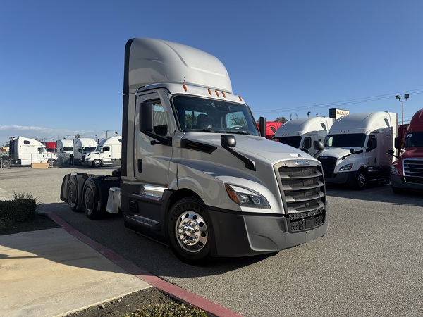 FREIGHTLINER CASCADIA 126DC 2024