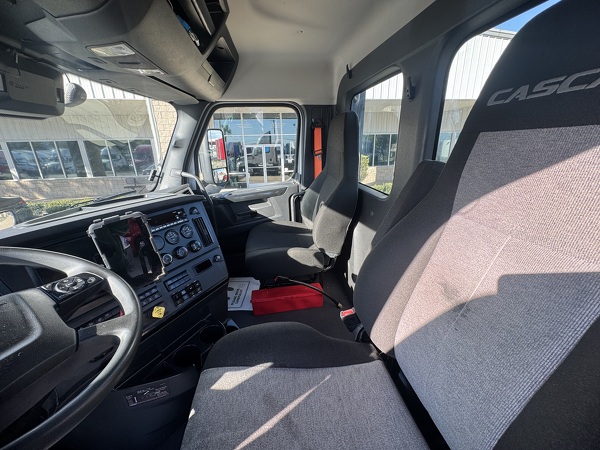 FREIGHTLINER CASCADIA 126DC 2024