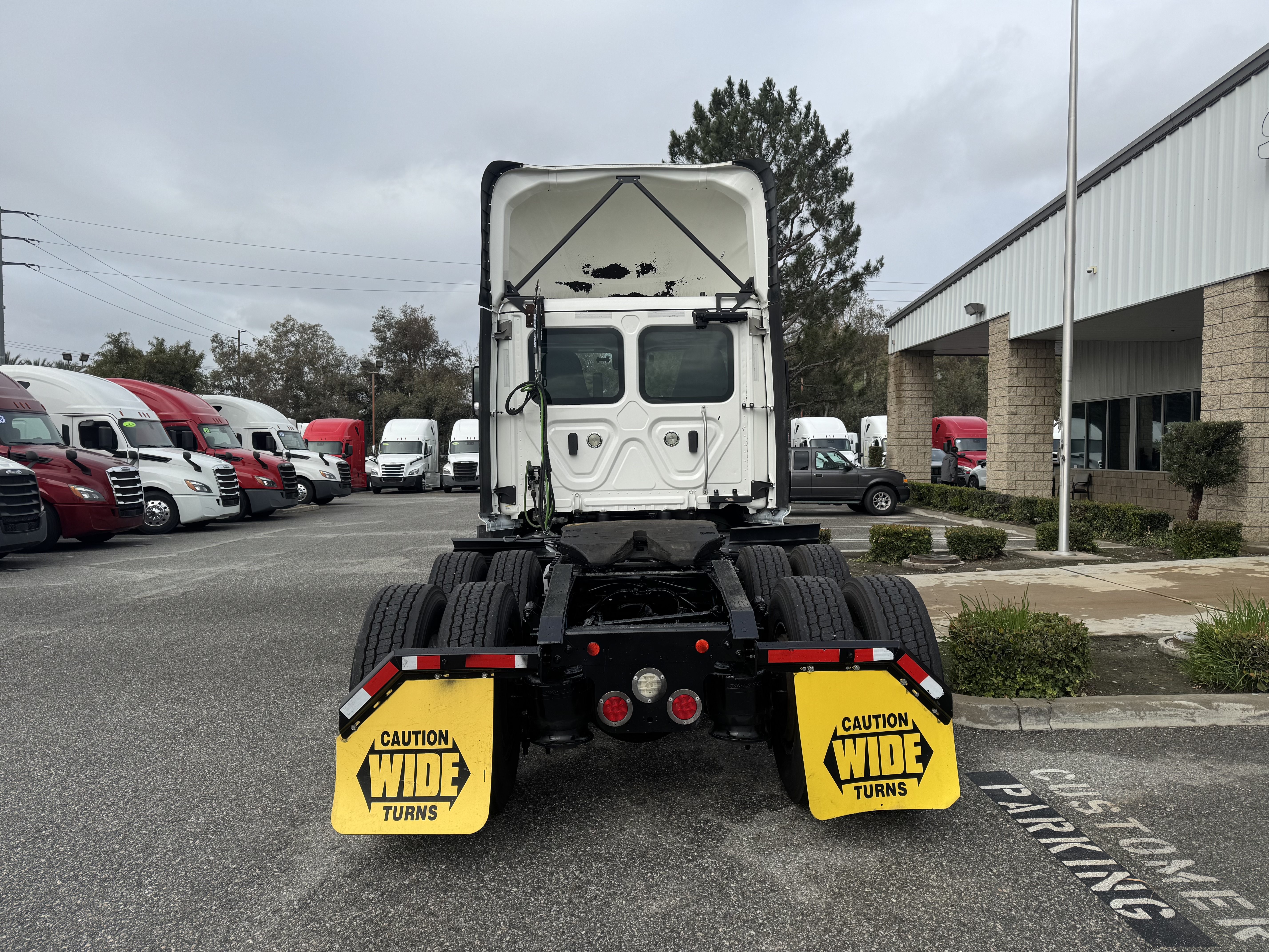 2021 FREIGHTLINER CASCADIA 126DC - image 6