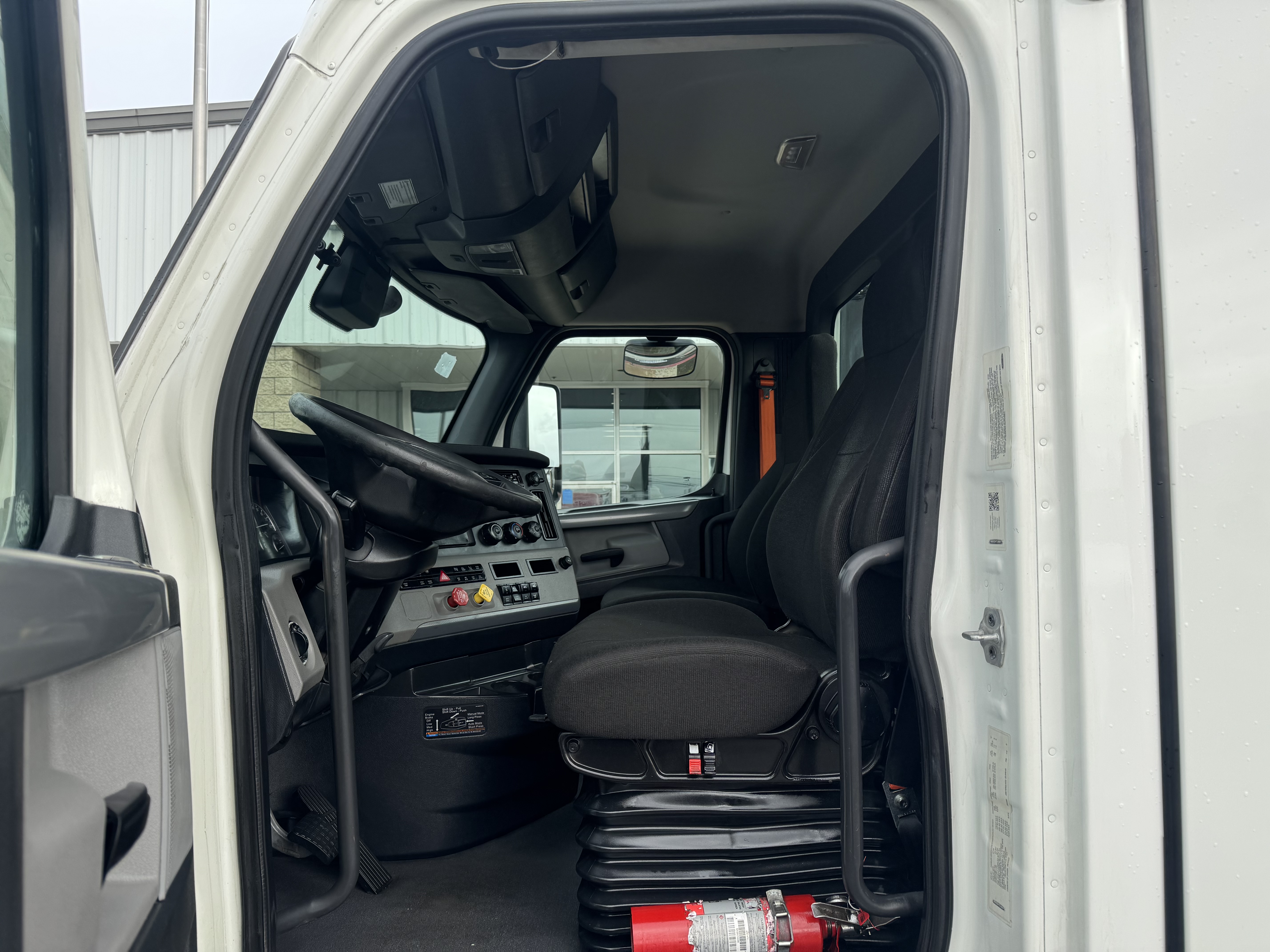 2021 FREIGHTLINER CASCADIA 126DC - image 16