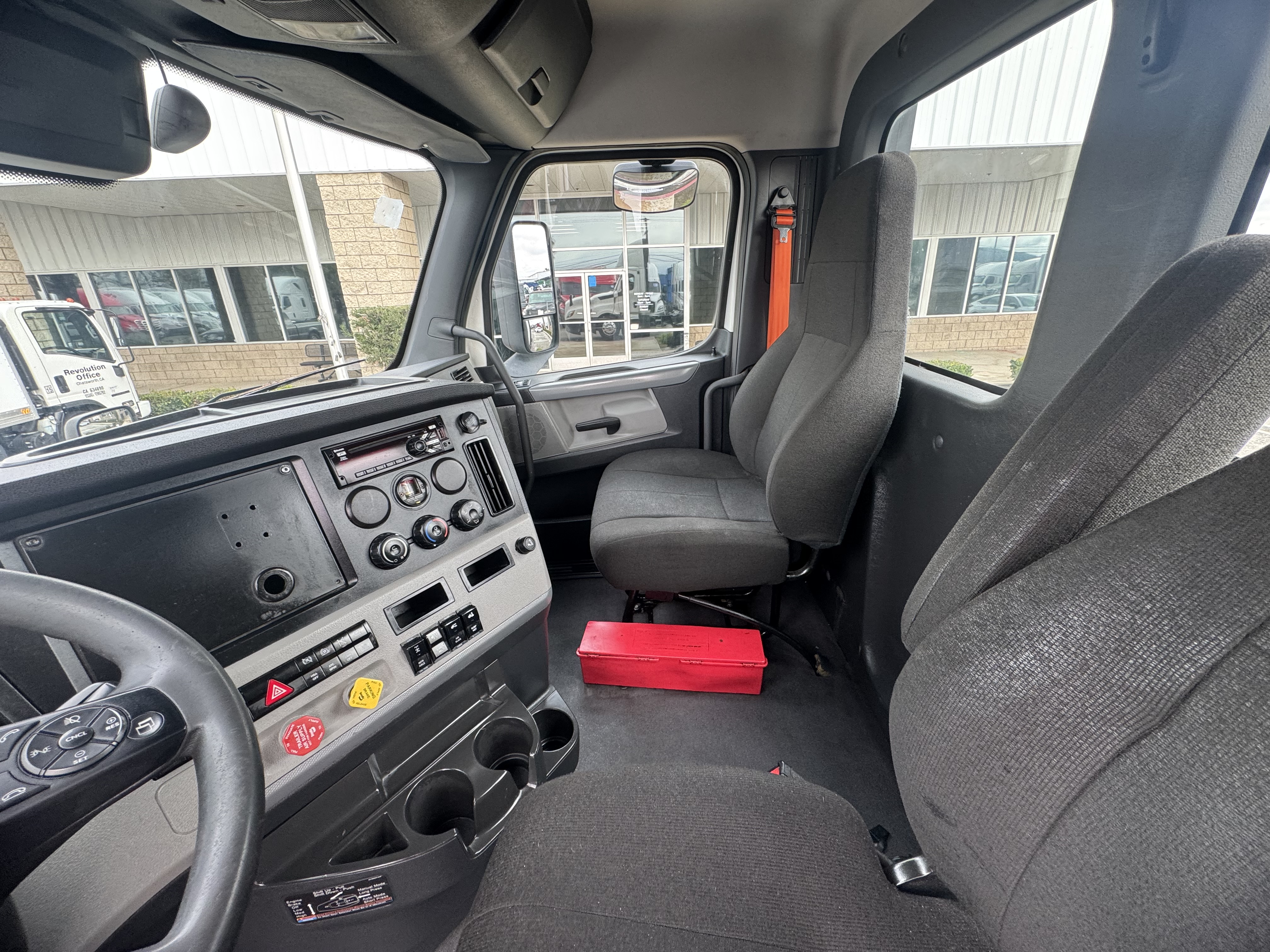 2021 FREIGHTLINER CASCADIA 126DC - image 18