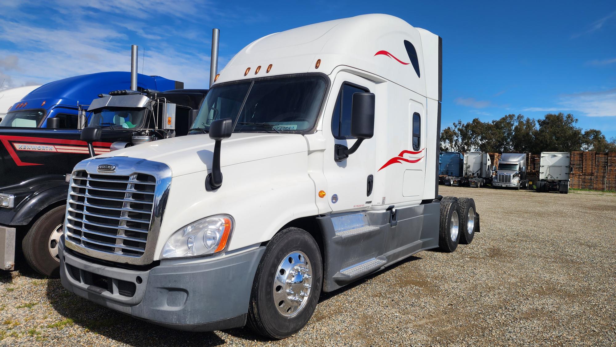 2018 FREIGHTLINER CASCADIA 125SLP - image 1