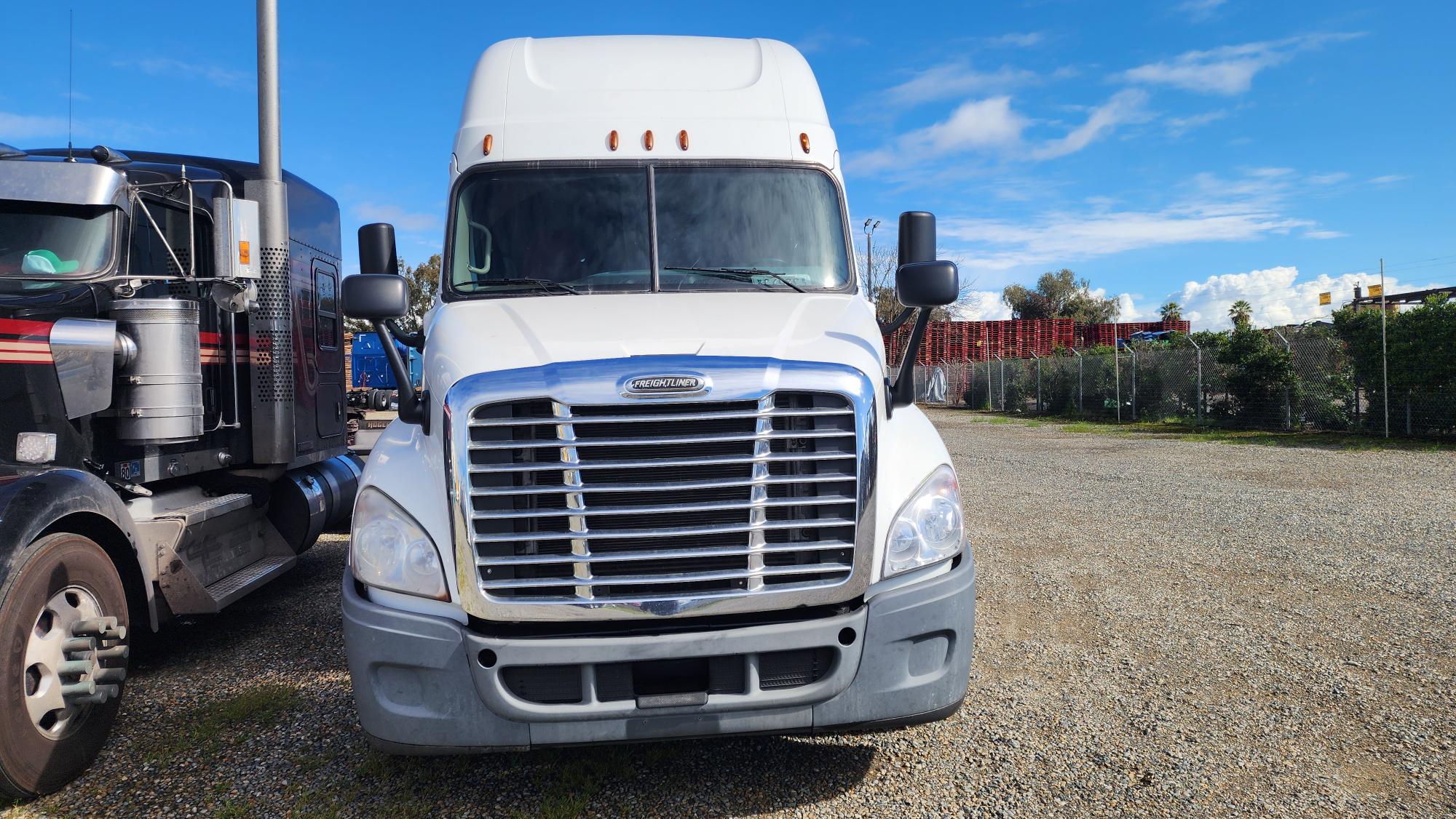 2018 FREIGHTLINER CASCADIA 125SLP - image 2