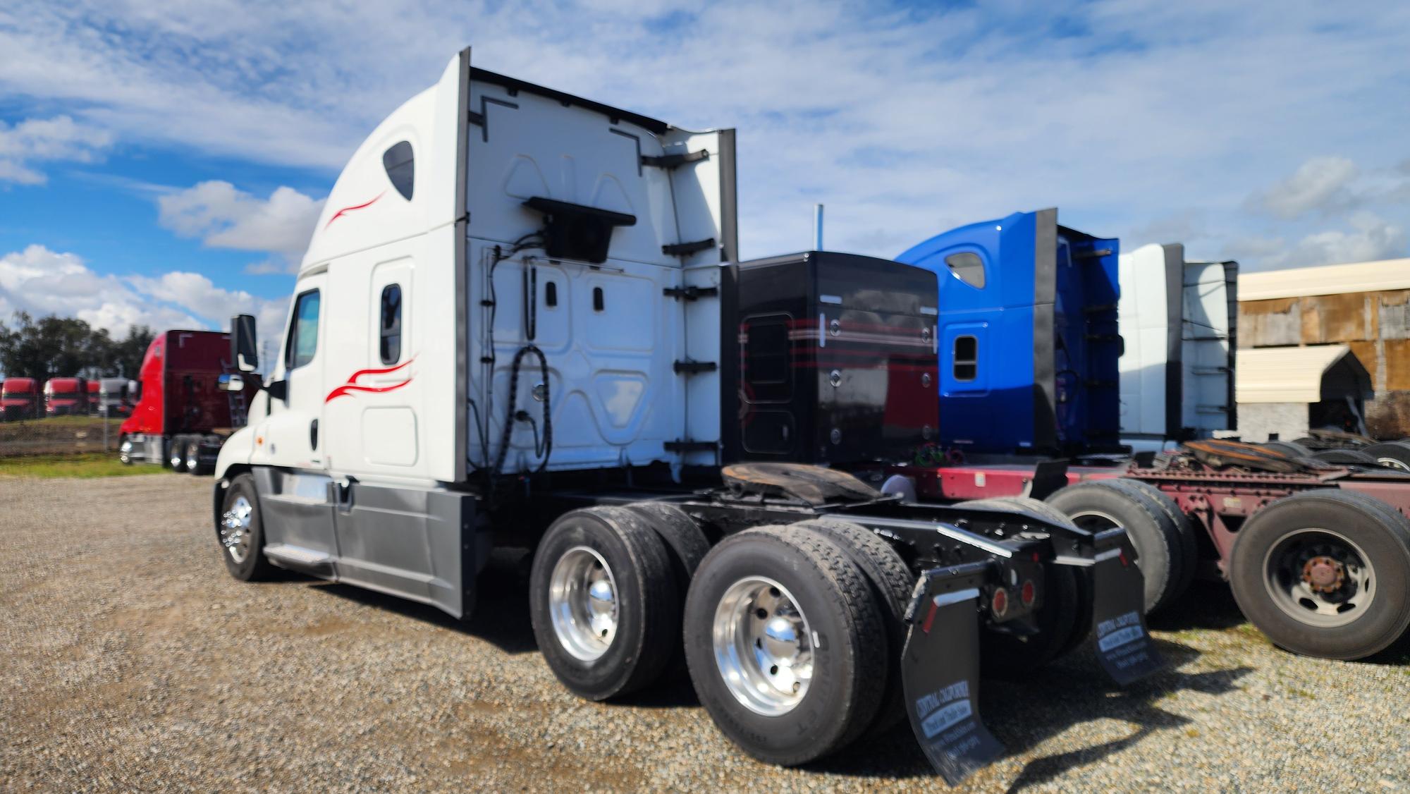 2018 FREIGHTLINER CASCADIA 125SLP - image 4