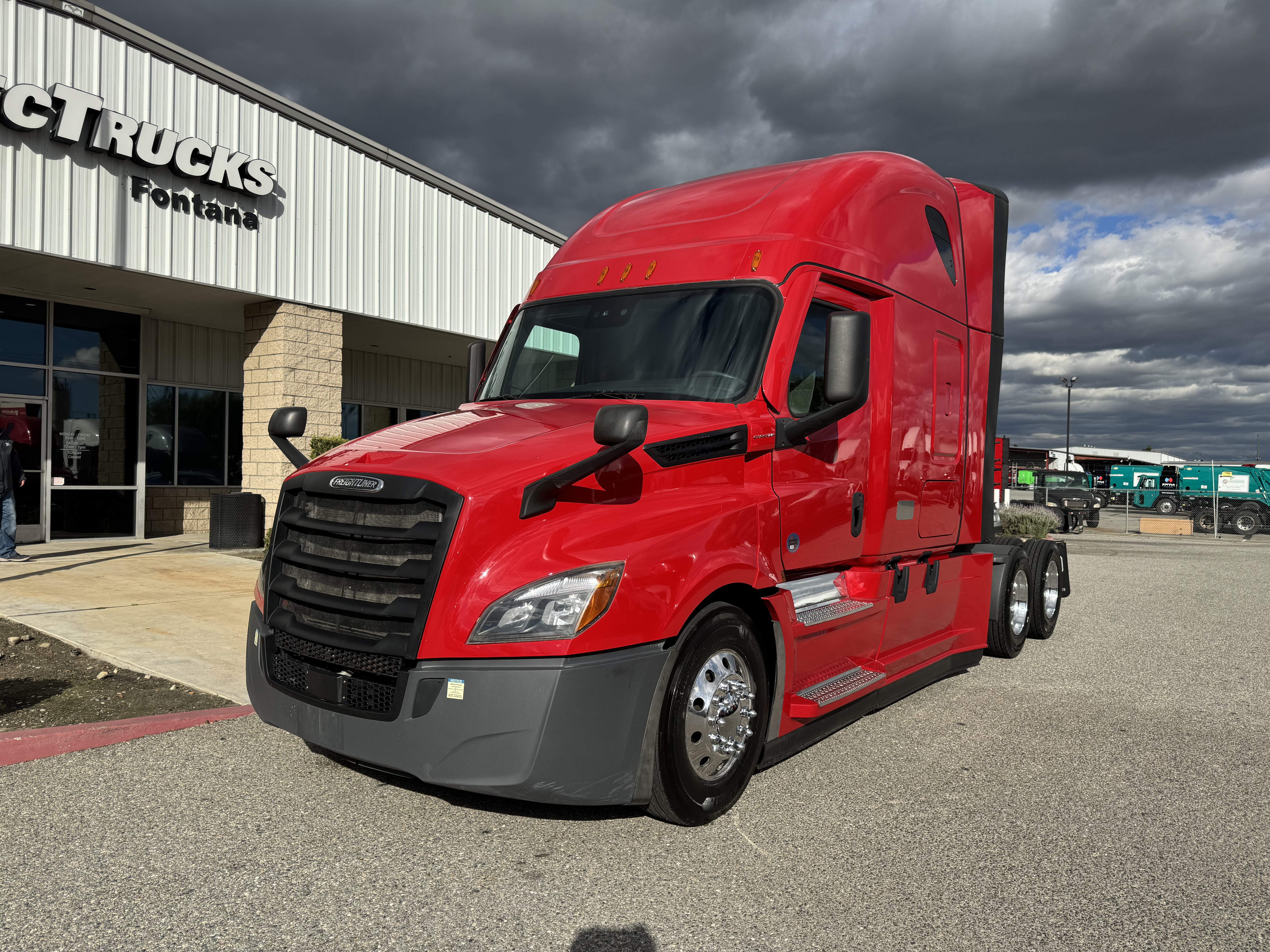 2022 FREIGHTLINER CASCADIA 126SLP - image 1