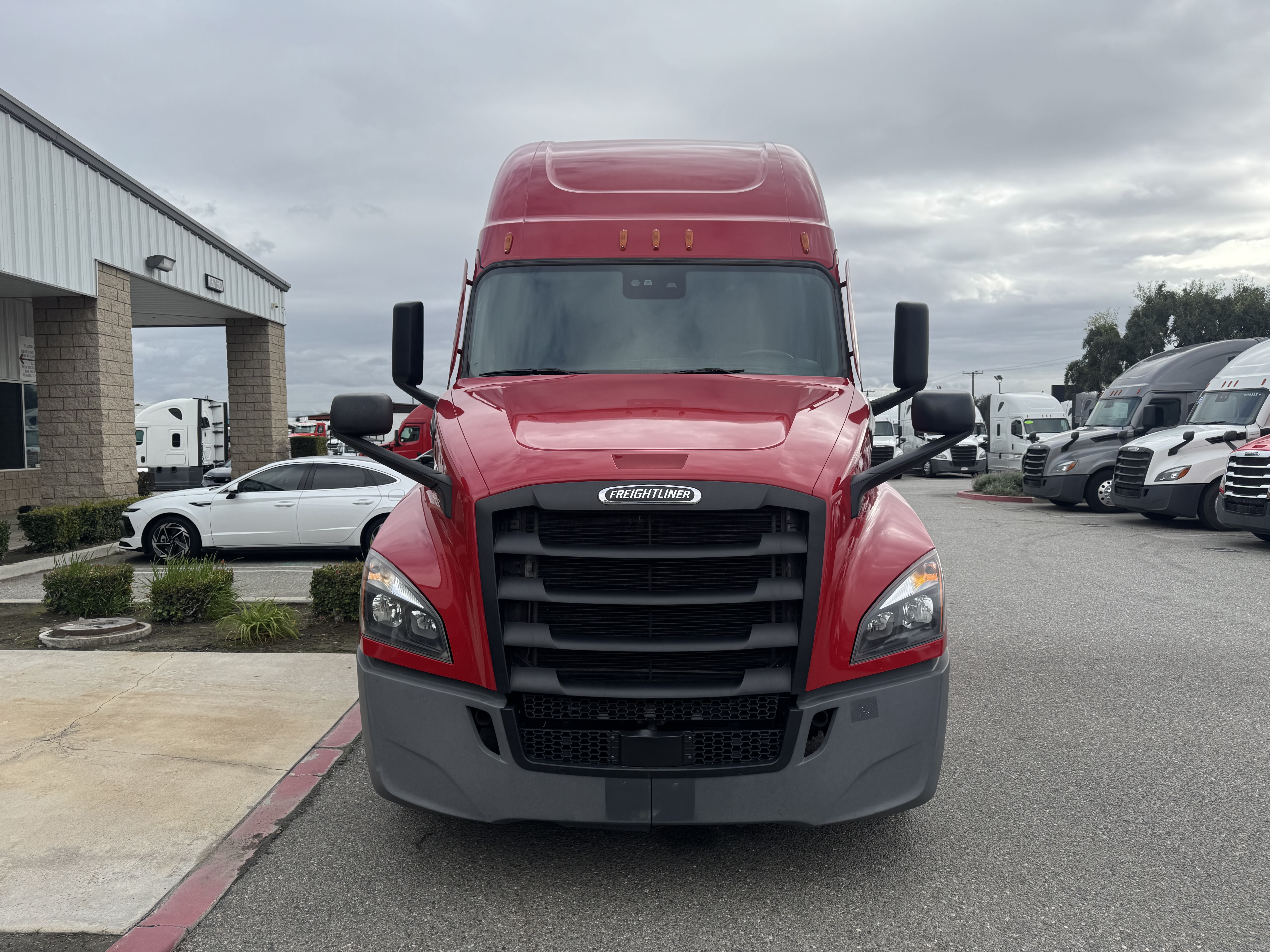 2022 FREIGHTLINER CASCADIA 126SLP - image 2