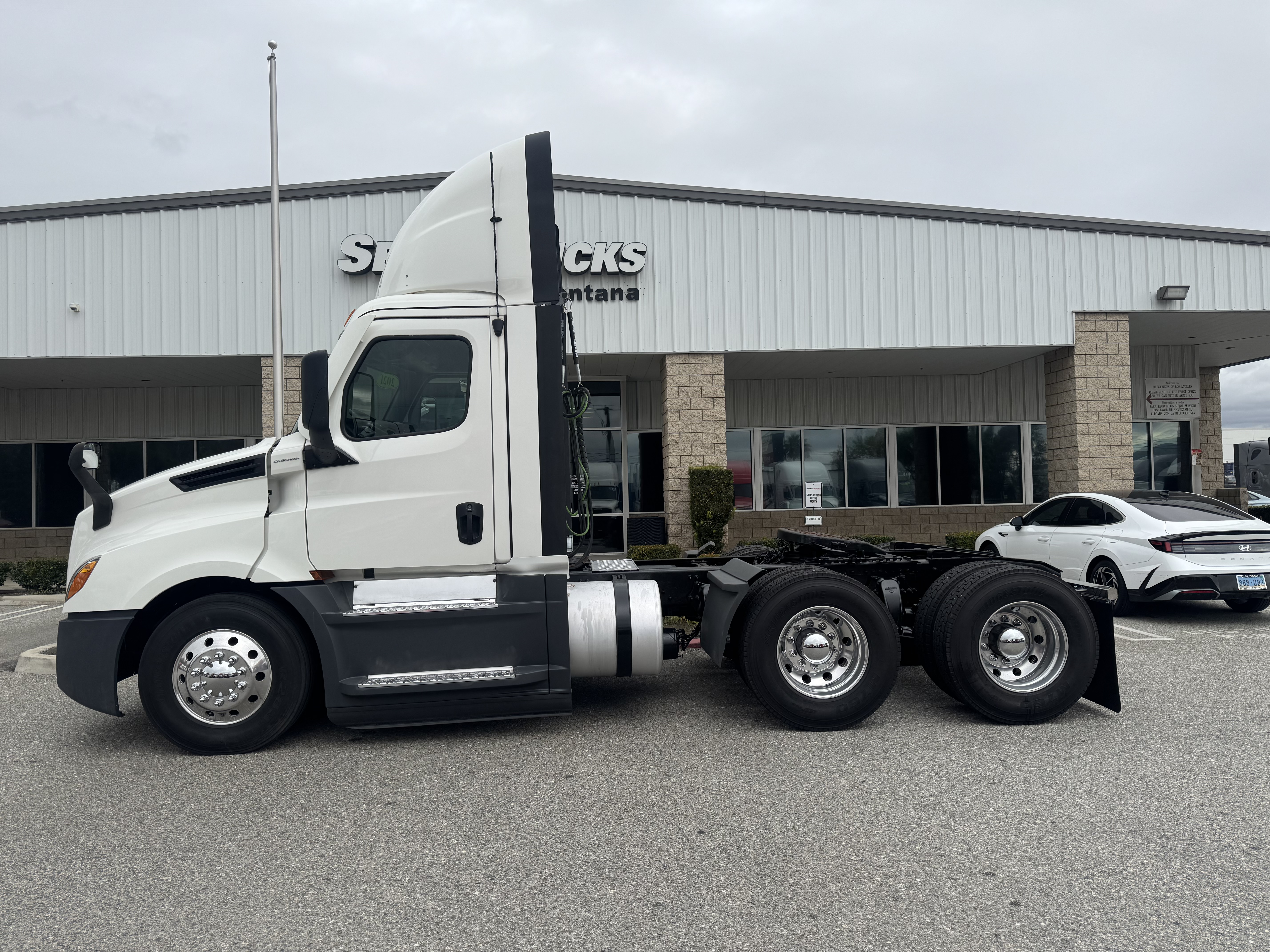 2021 FREIGHTLINER CASCADIA 126DC - image 3