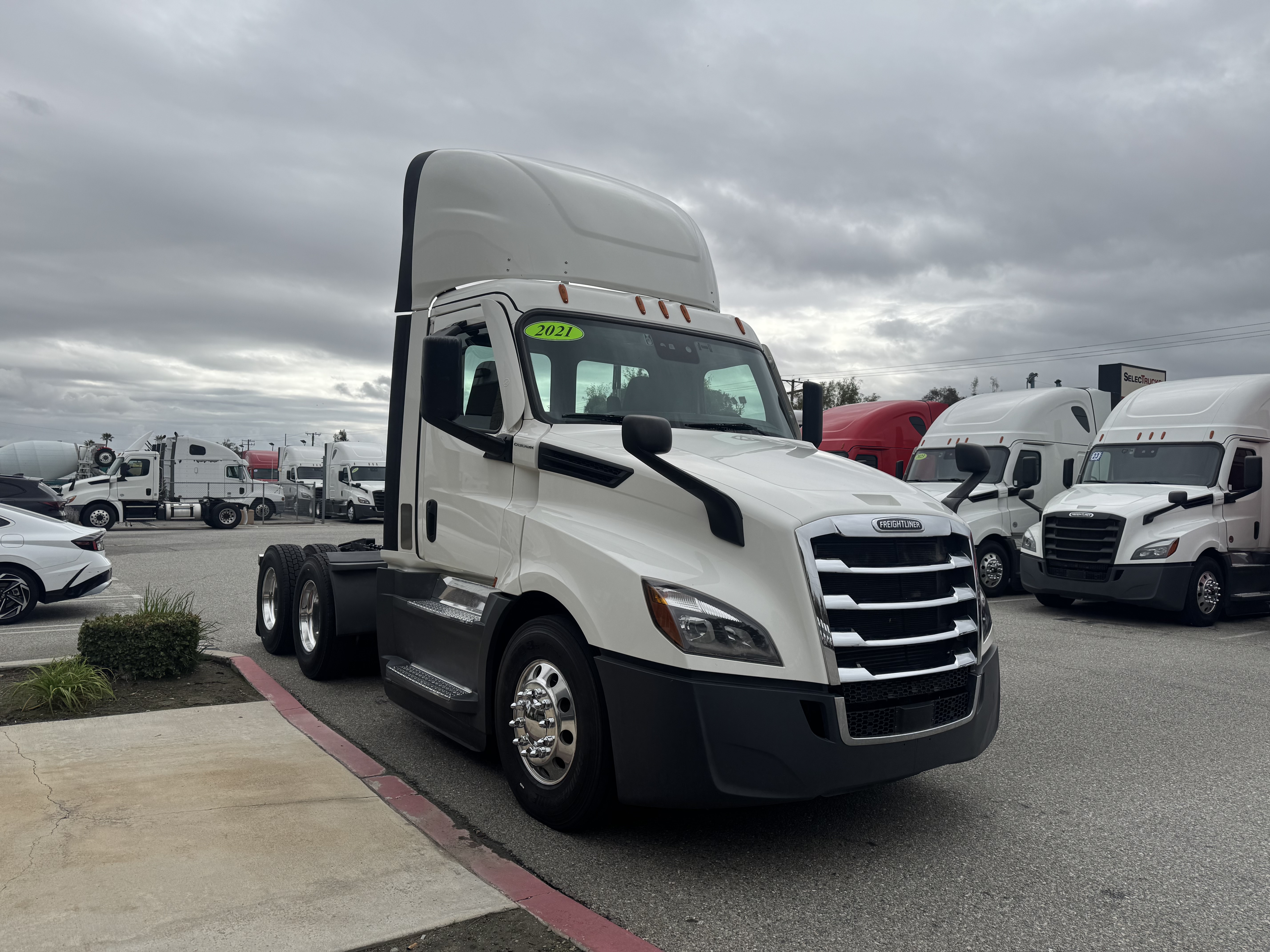2021 FREIGHTLINER CASCADIA 126DC - image 8
