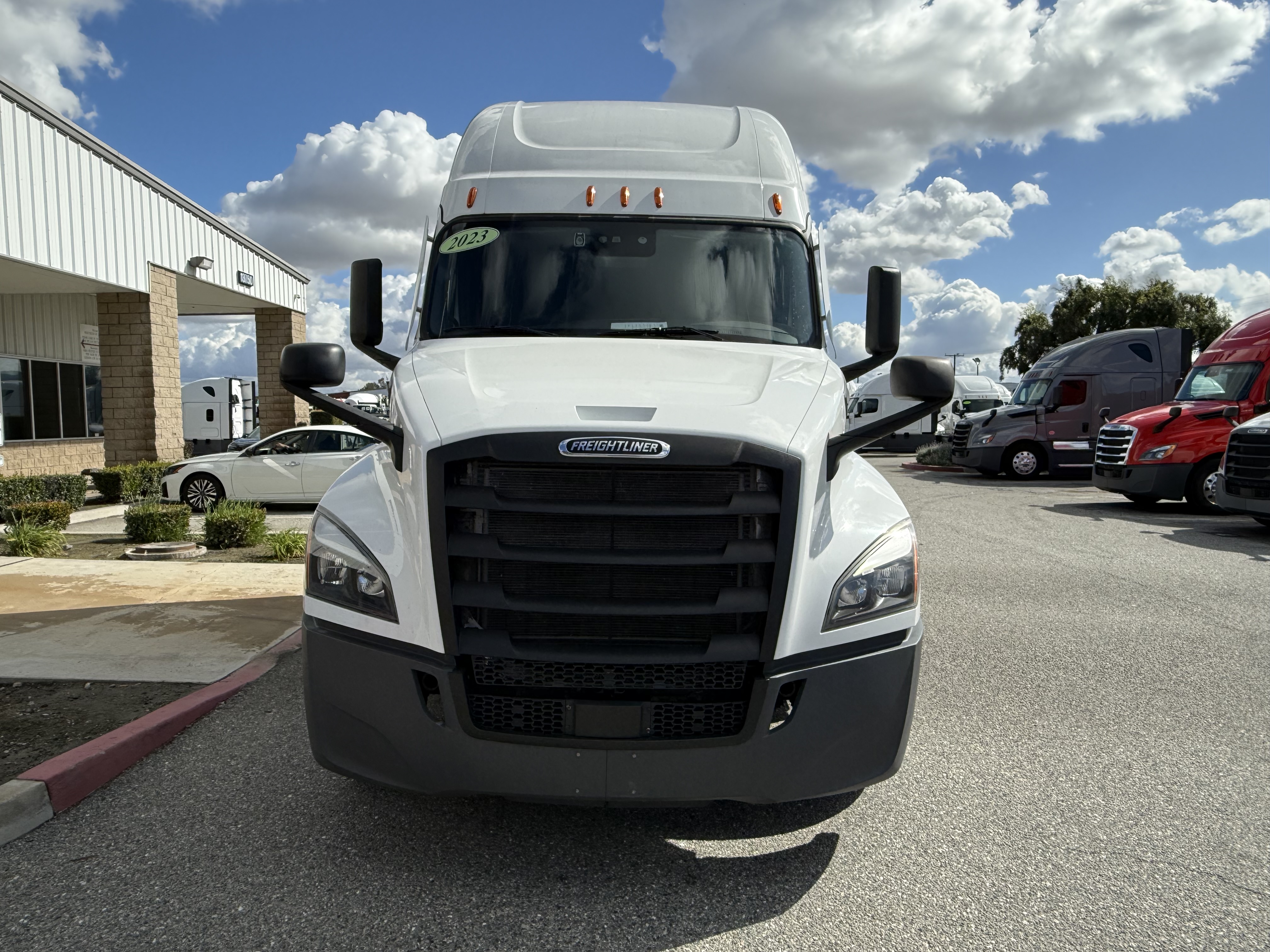 2023 FREIGHTLINER CASCADIA 126SLP - image 2