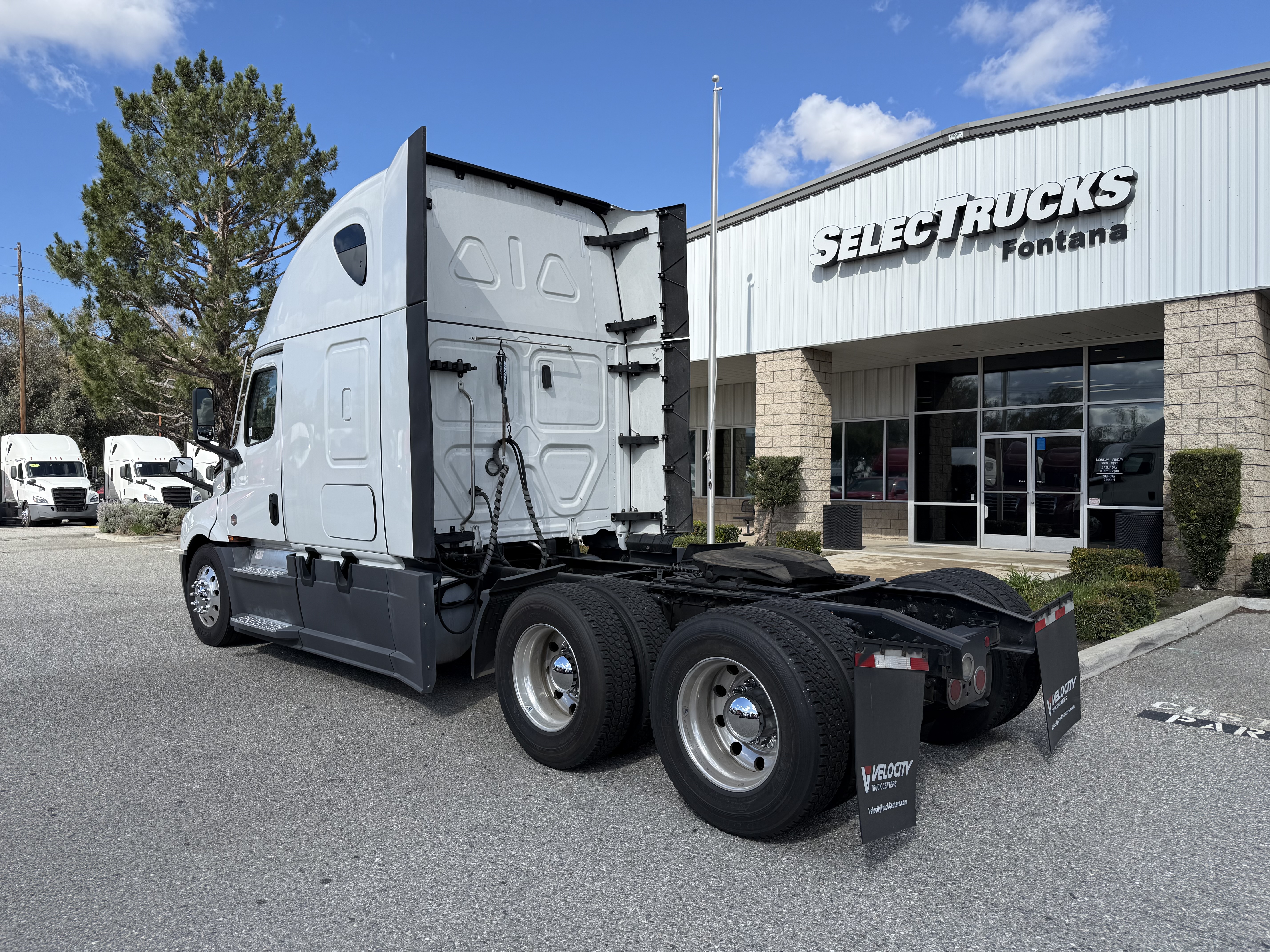 2023 FREIGHTLINER CASCADIA 126SLP - image 4