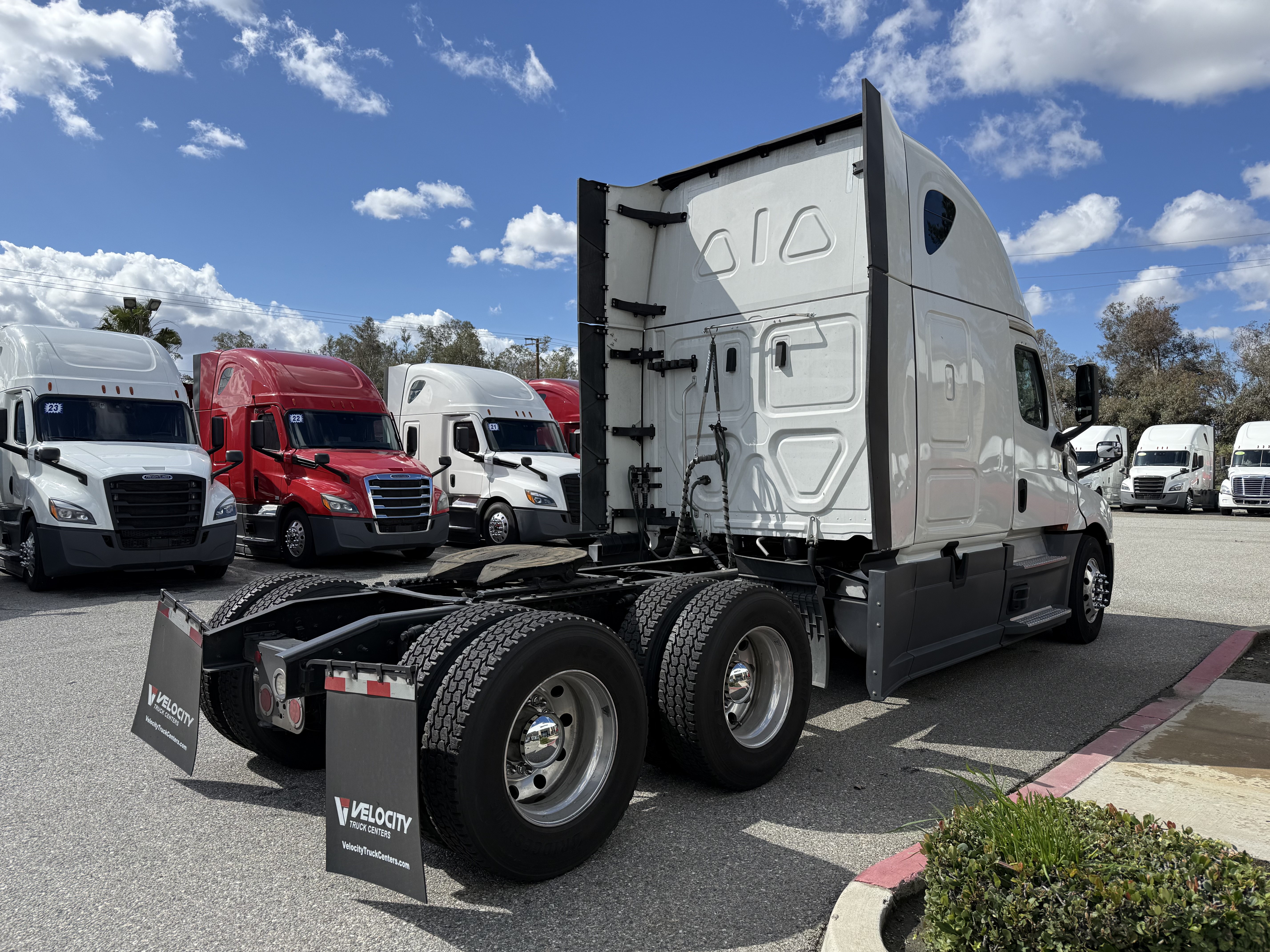 2023 FREIGHTLINER CASCADIA 126SLP - image 6