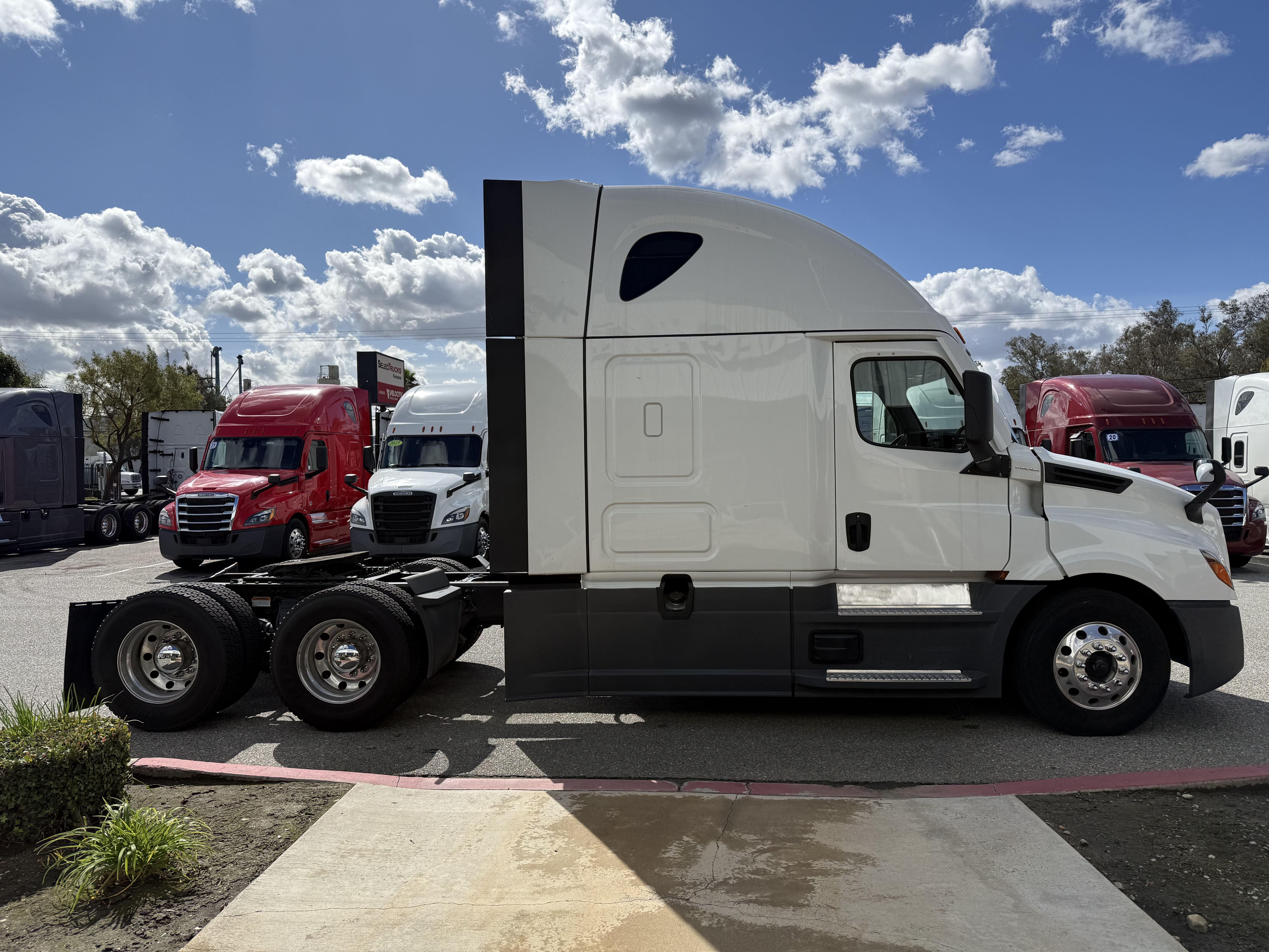 2023 FREIGHTLINER CASCADIA 126SLP - image 7