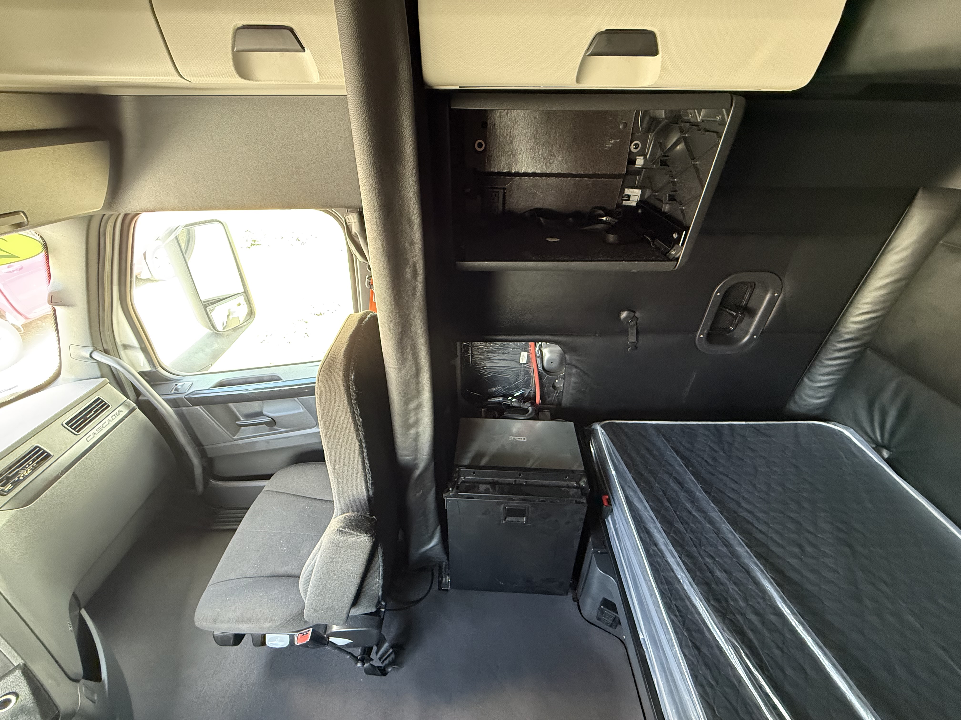 2023 FREIGHTLINER CASCADIA 126SLP - image 16