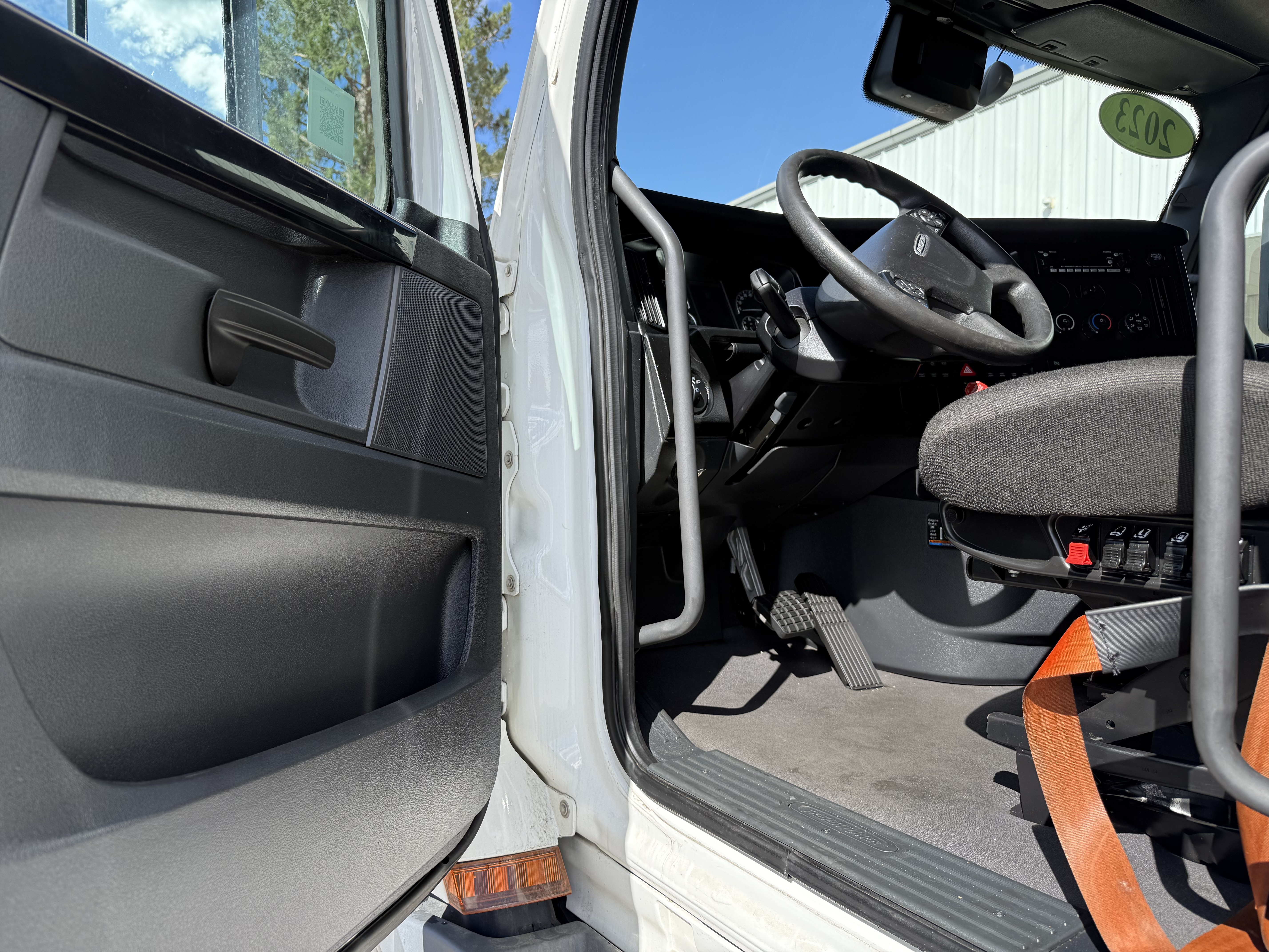 2023 FREIGHTLINER CASCADIA 126SLP - image 17