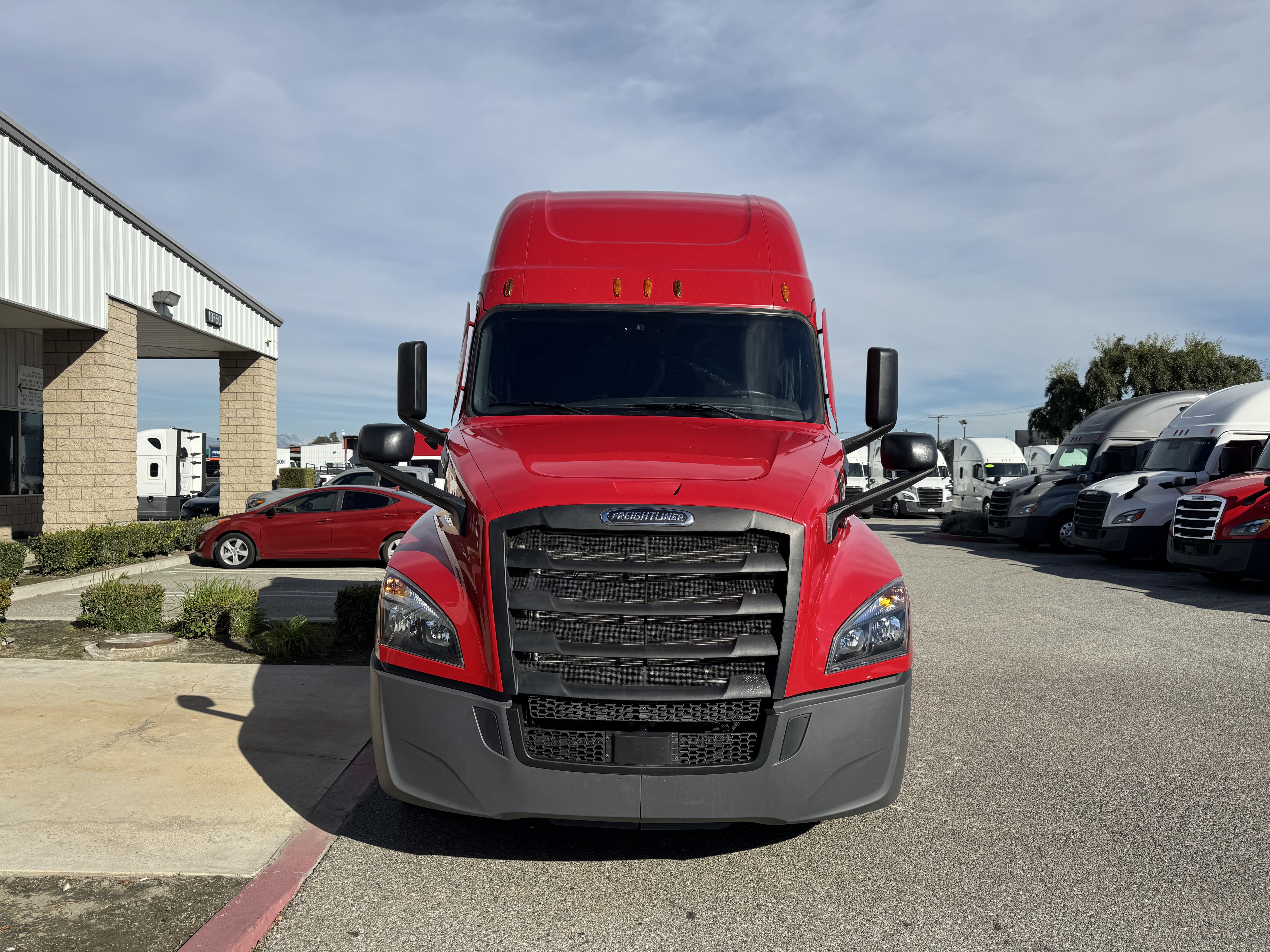 2022 FREIGHTLINER CASCADIA 126SLP - image 2