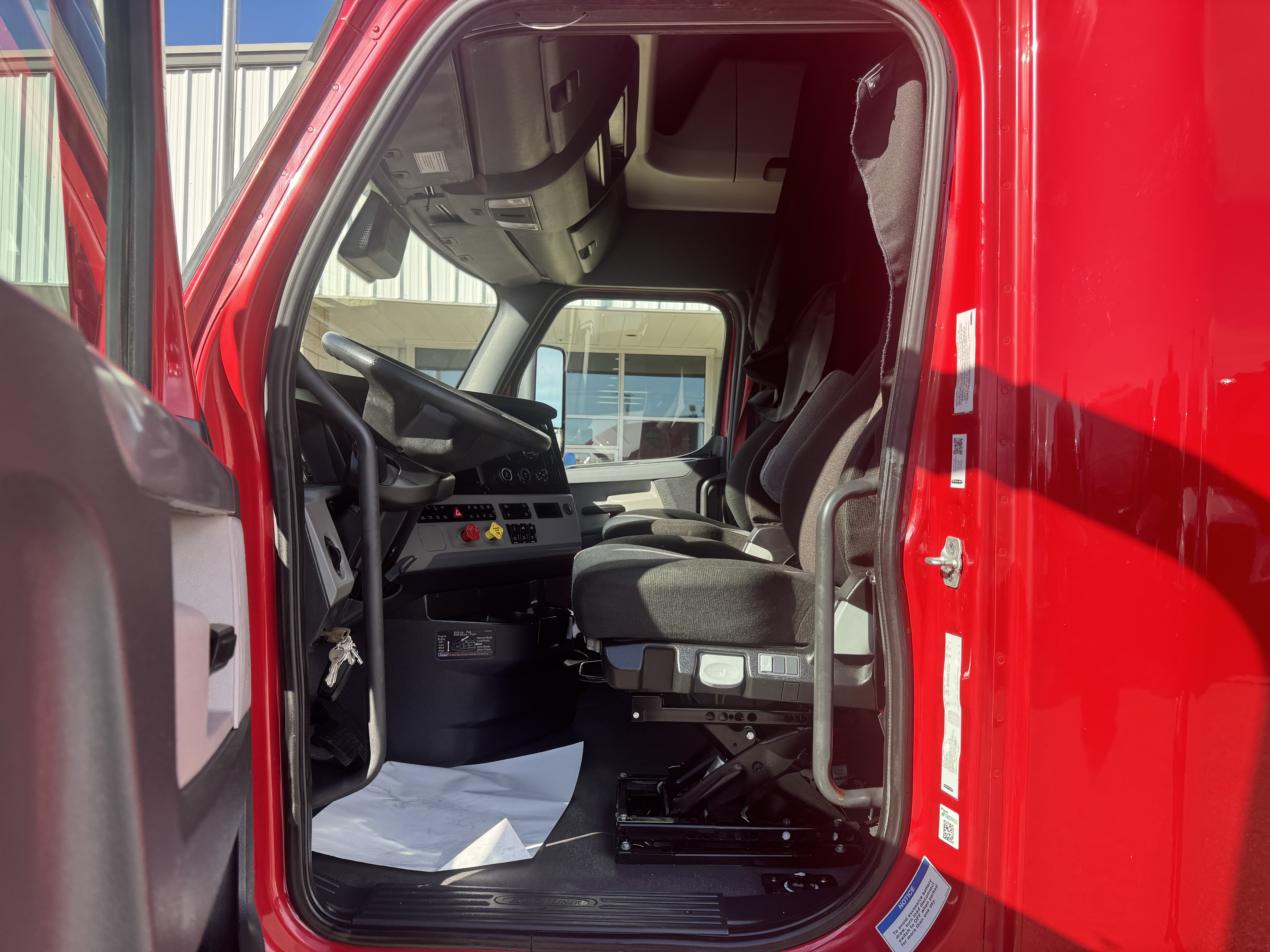 2022 FREIGHTLINER CASCADIA 126SLP - image 15