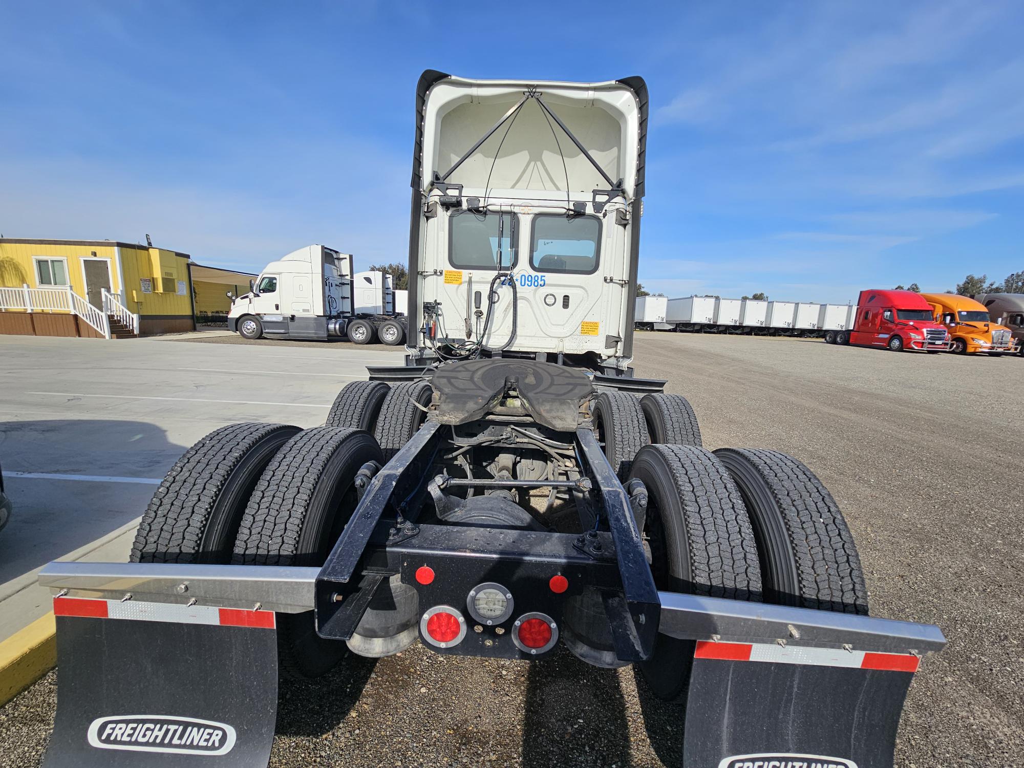 2022 FREIGHTLINER CASCADIA 126DC - image 5