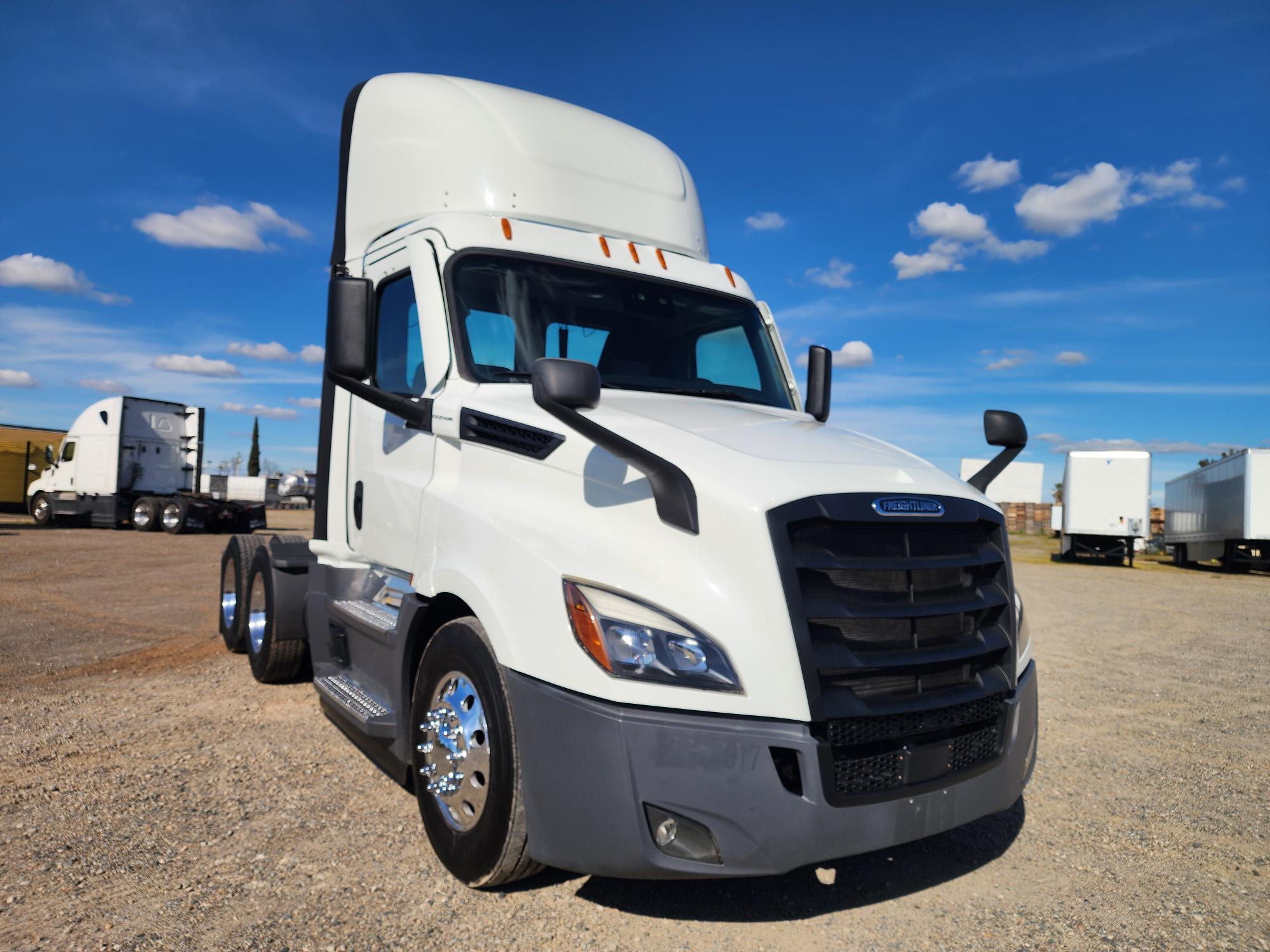 2022 FREIGHTLINER CASCADIA 126DC - image 2