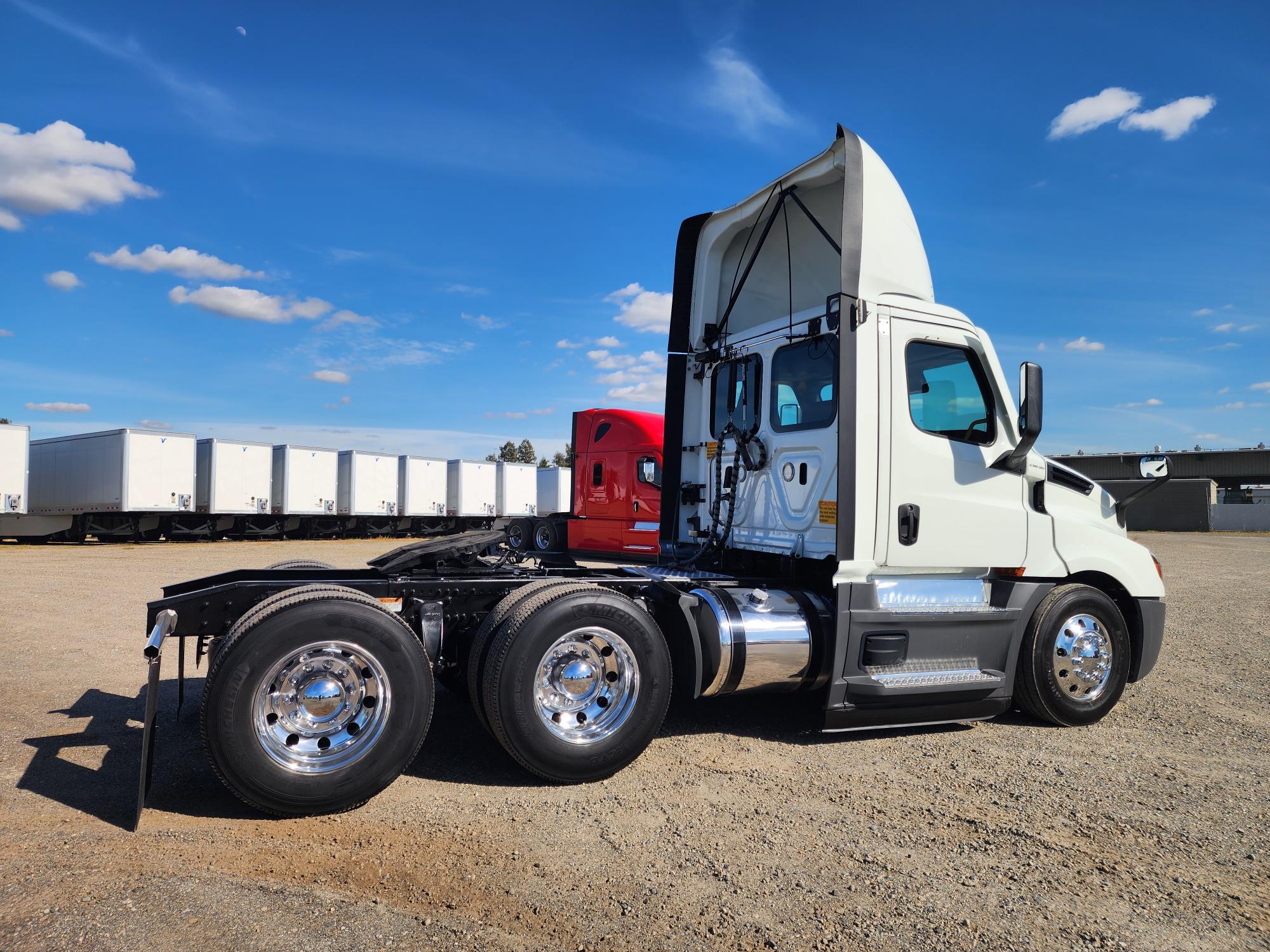 2022 FREIGHTLINER CASCADIA 126DC - image 7