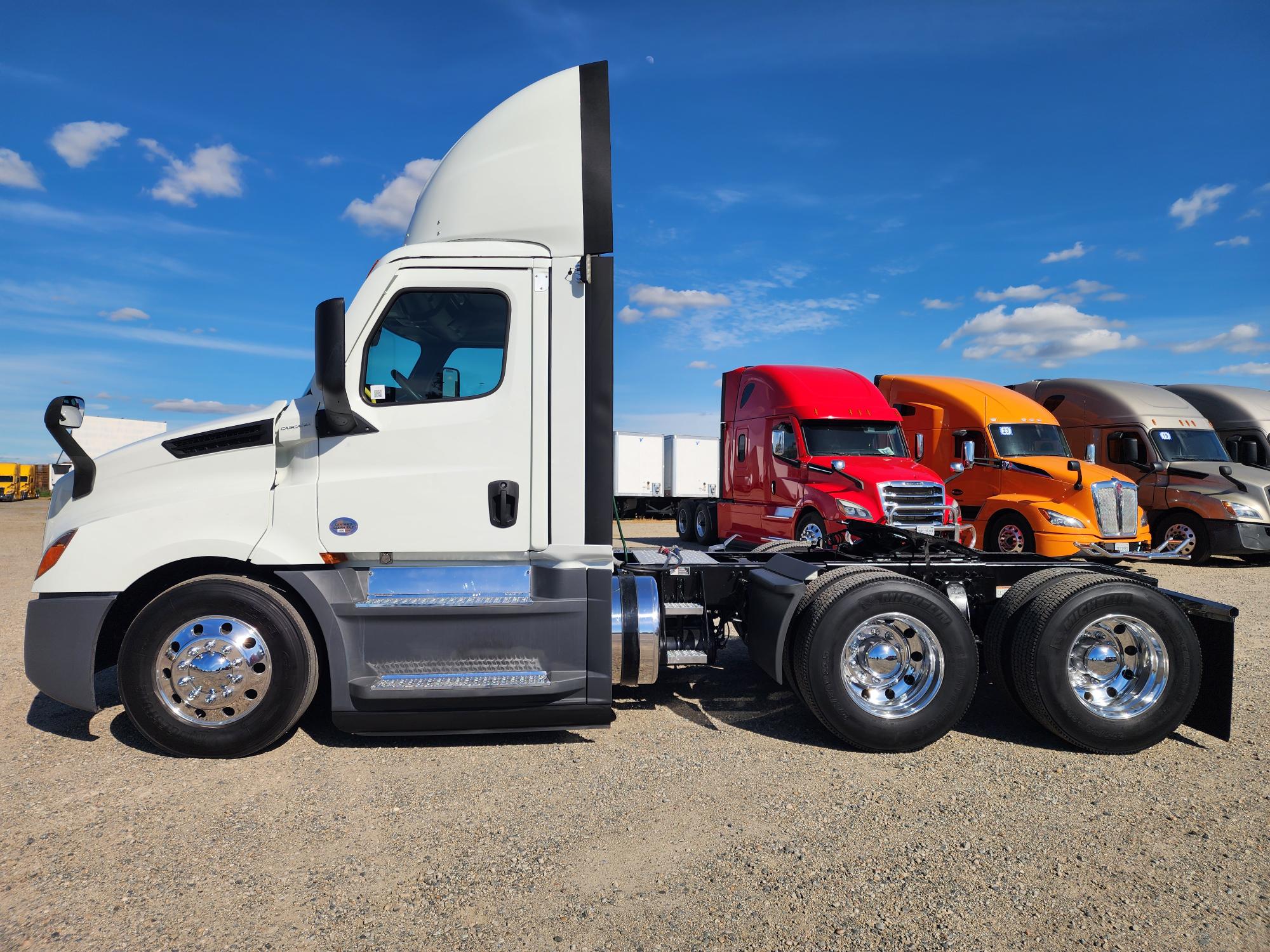 2022 FREIGHTLINER CASCADIA 126DC - image 3