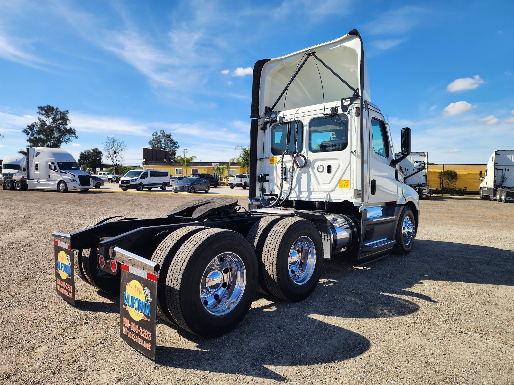 2022 FREIGHTLINER CASCADIA 126DC - image 6