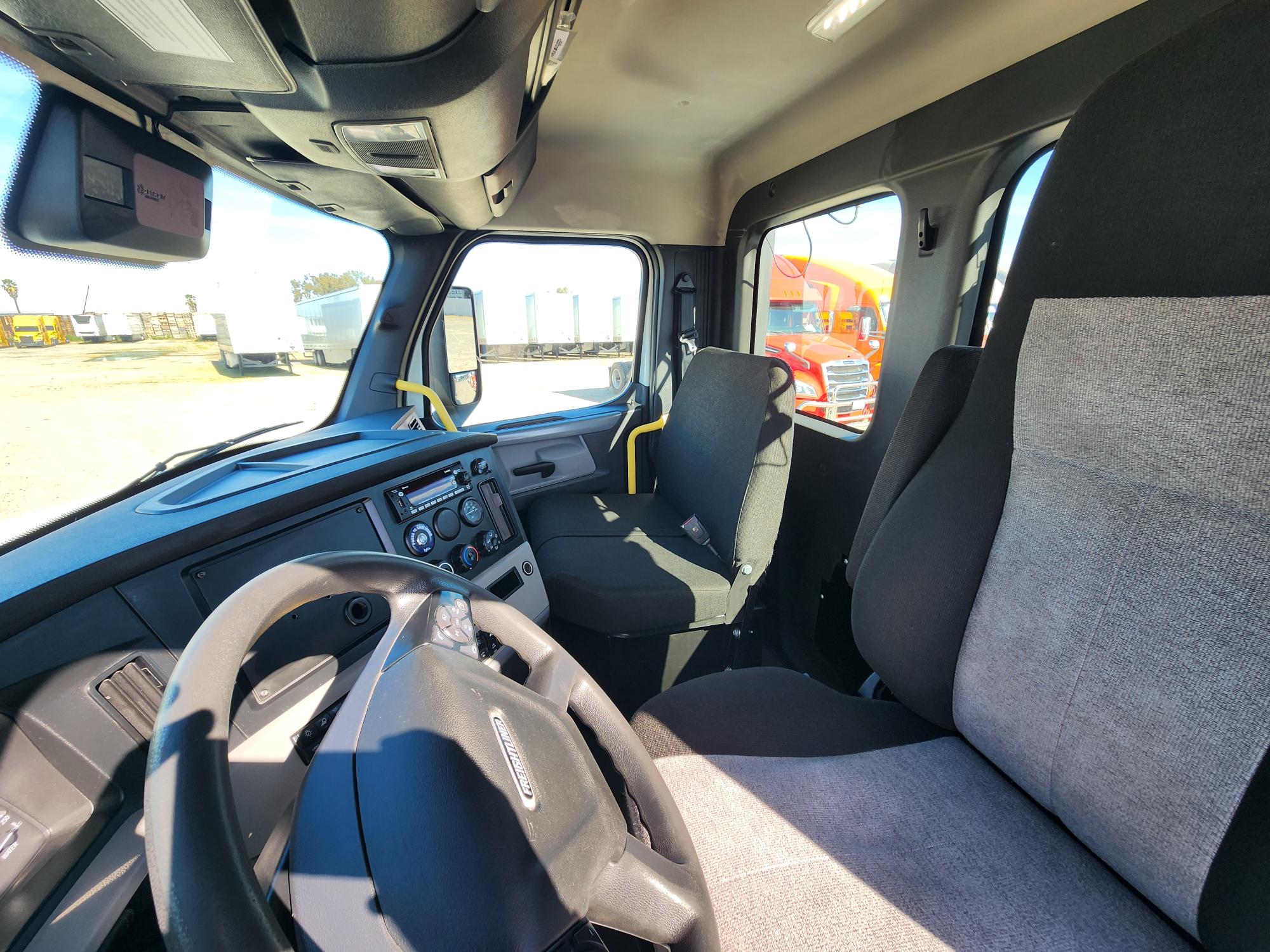 2022 FREIGHTLINER CASCADIA 126DC - image 19